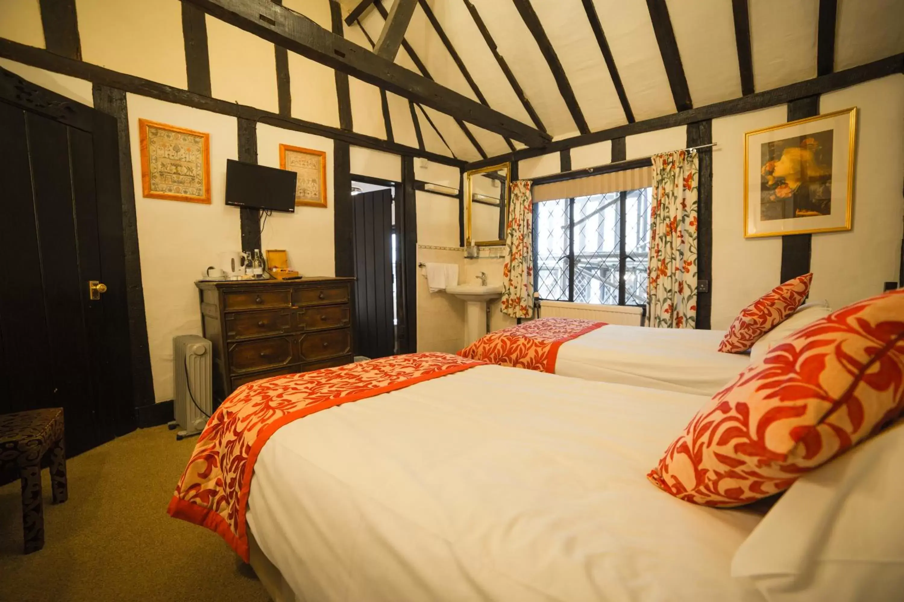 Bed in Mermaid Inn