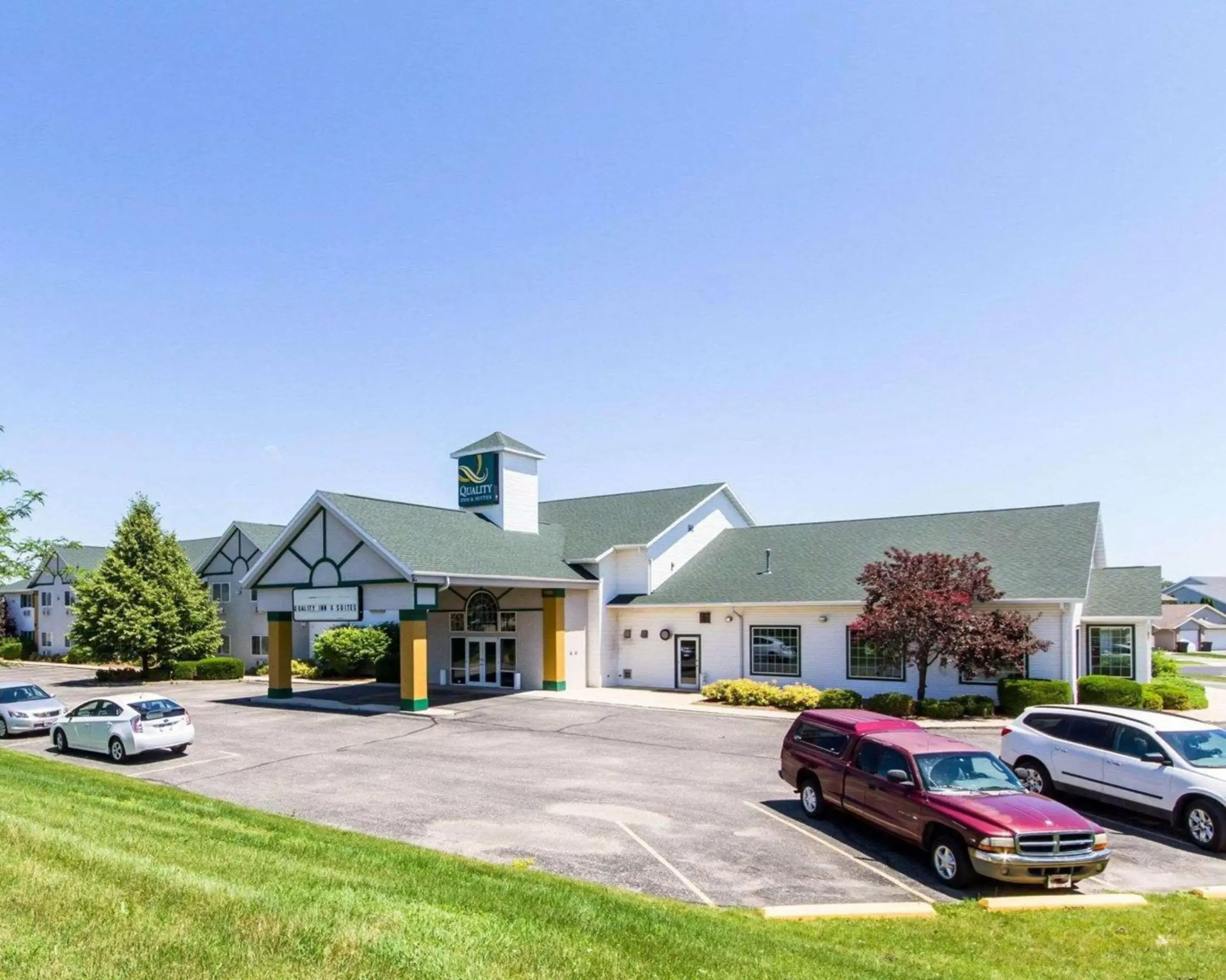 Property Building in Quality Inn & Suites Stoughton - Madison South