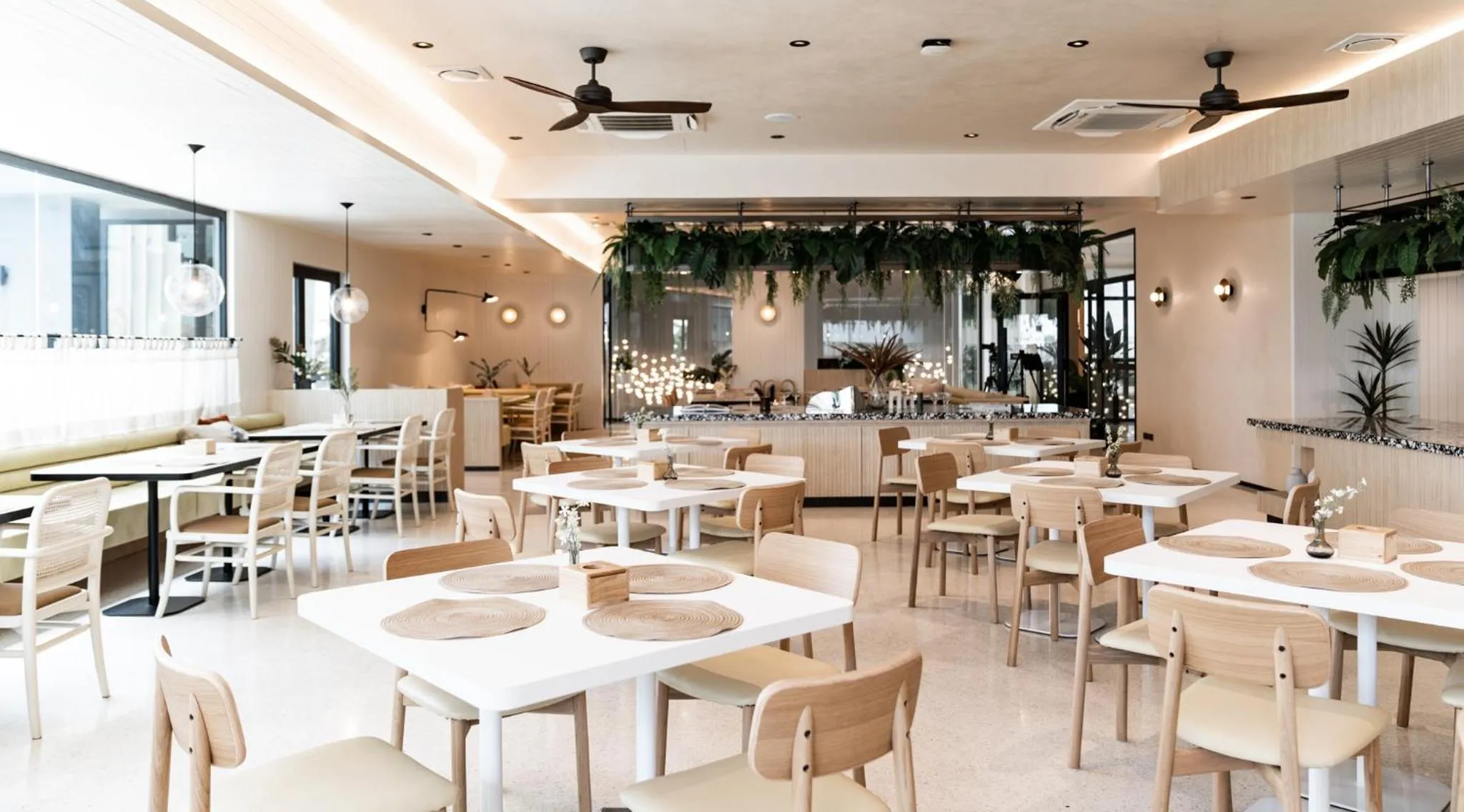 Restaurant/places to eat in Mii Hotel Srinakarin