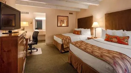 Photo of the whole room, Bed in Best Western Outlaw Inn