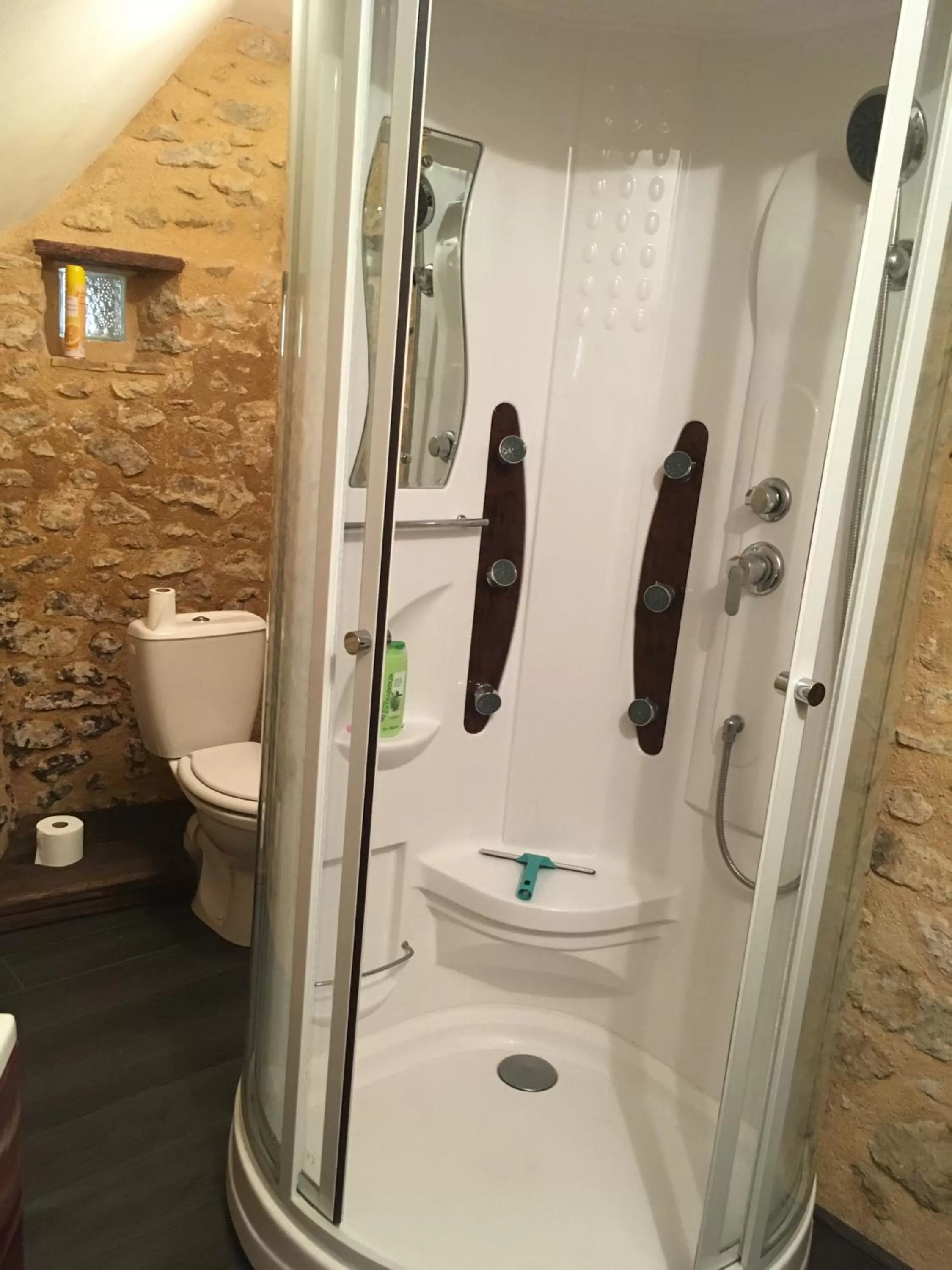 Internal: Not applicable to any particular room in chambre privée