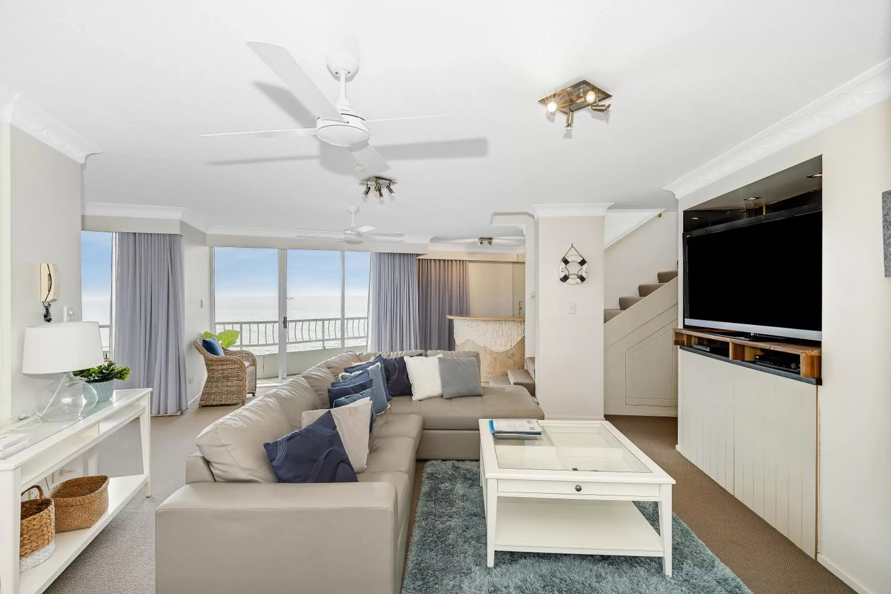 Living room, Seating Area in 19th Avenue on the Beach