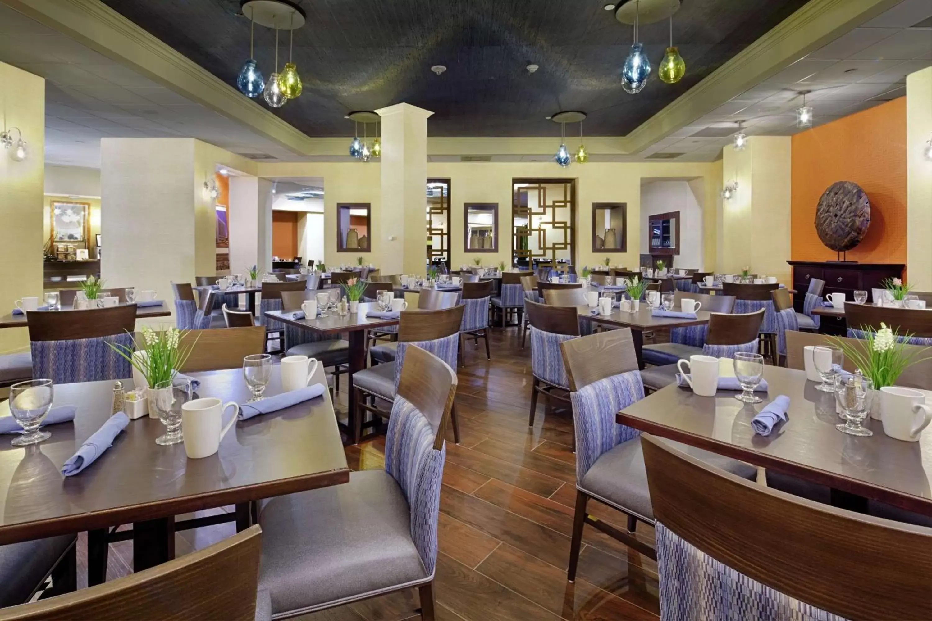 Restaurant/Places to Eat in DoubleTree by Hilton Orlando Downtown