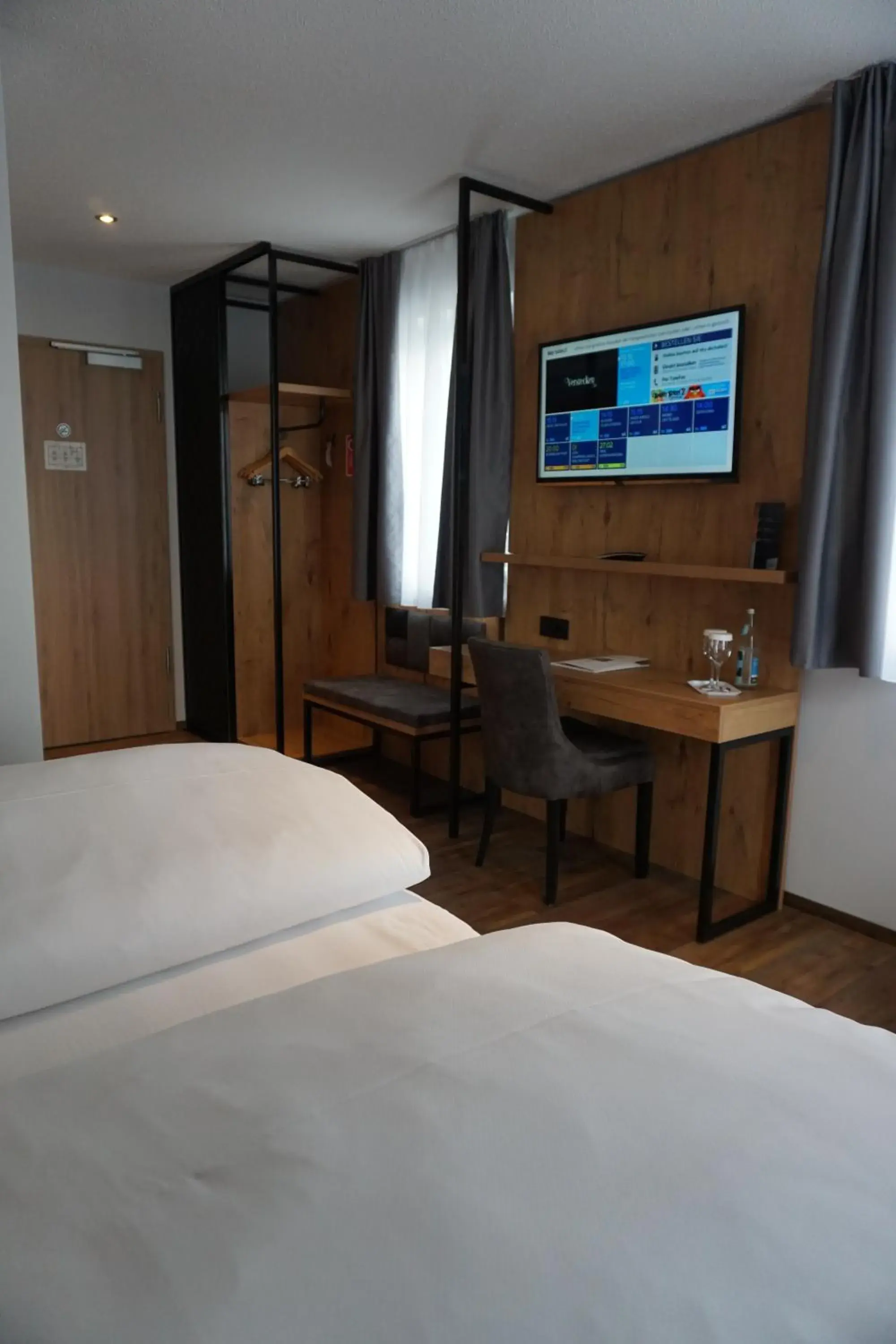 TV and multimedia, Bed in Hotel Grüner Baum