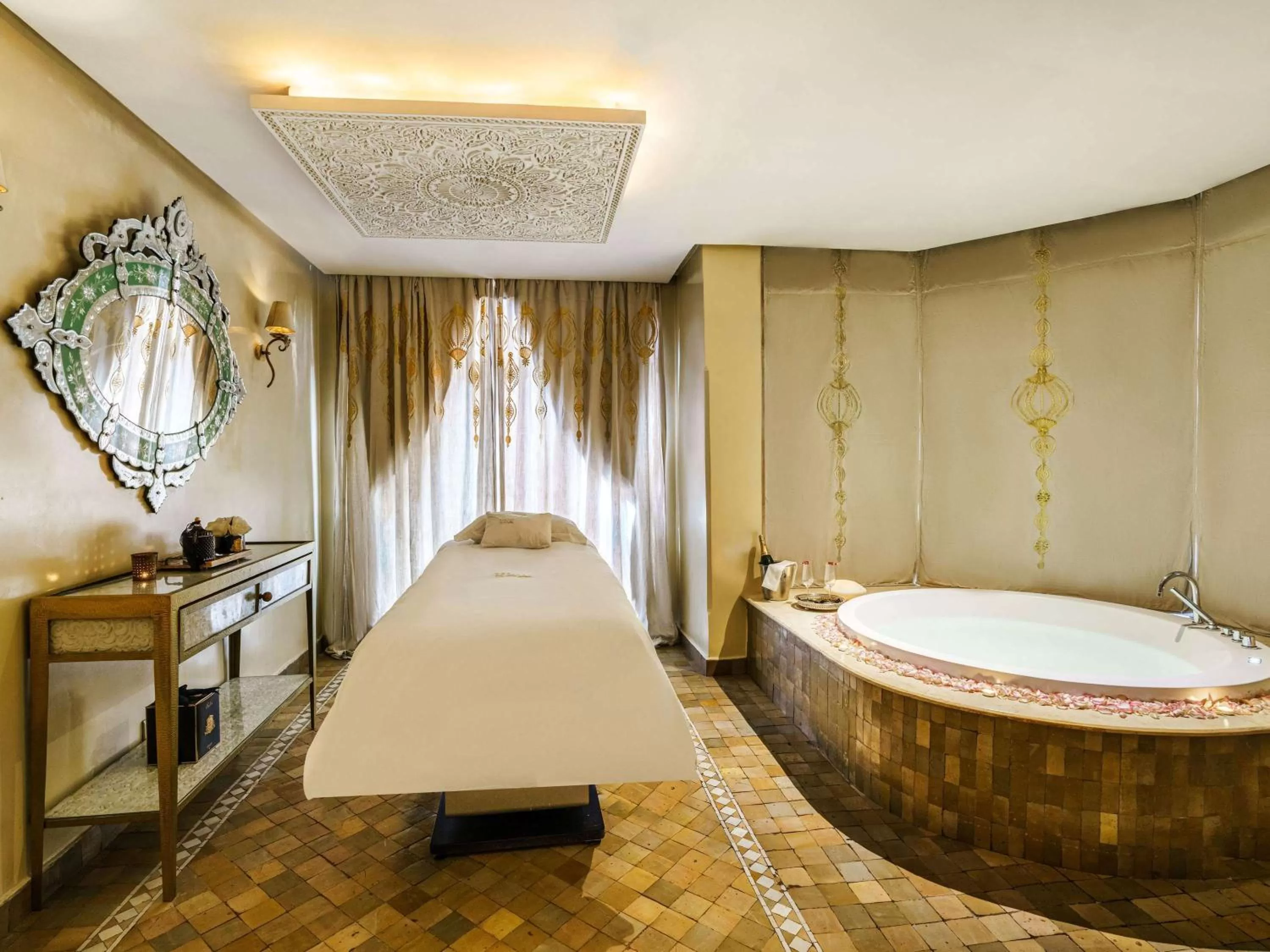 Spa and wellness centre/facilities, Bed in Sofitel Marrakech Lounge and Spa
