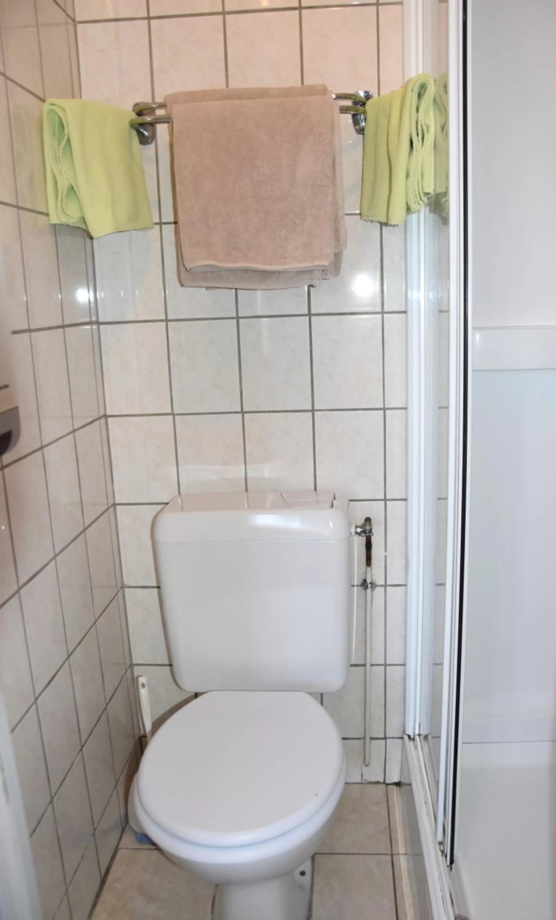 Toilet in Hotel Gai Relais