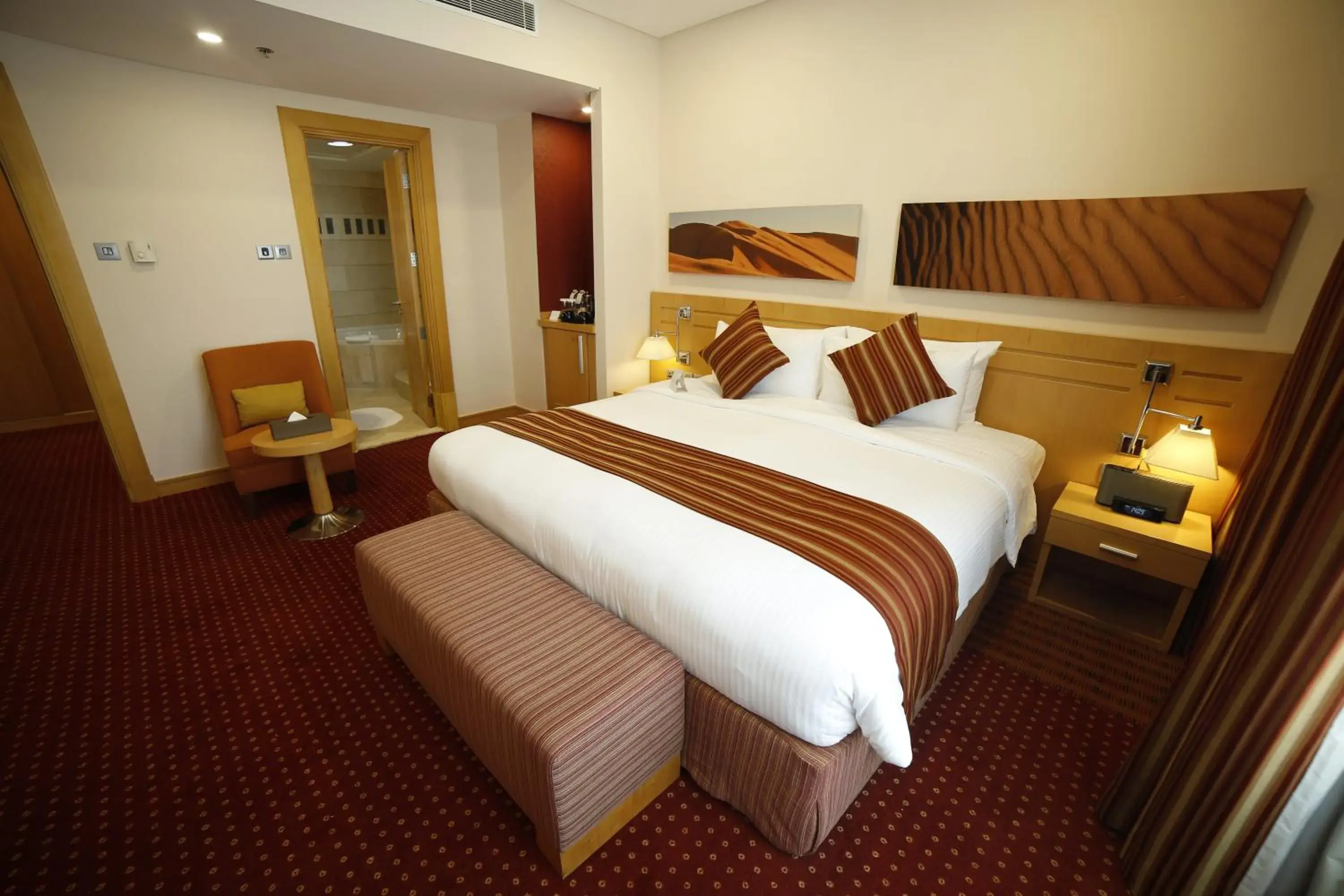 Photo of the whole room, Bed in City Seasons Hotel & Suites Muscat