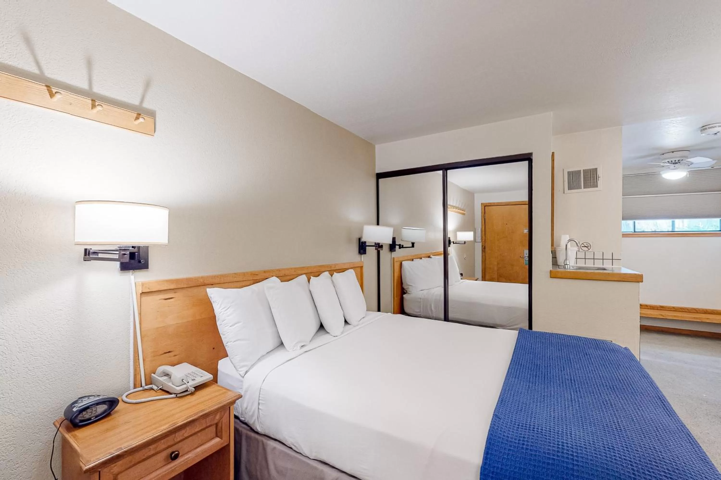 Queen Suite in Aspen Mountain Lodge