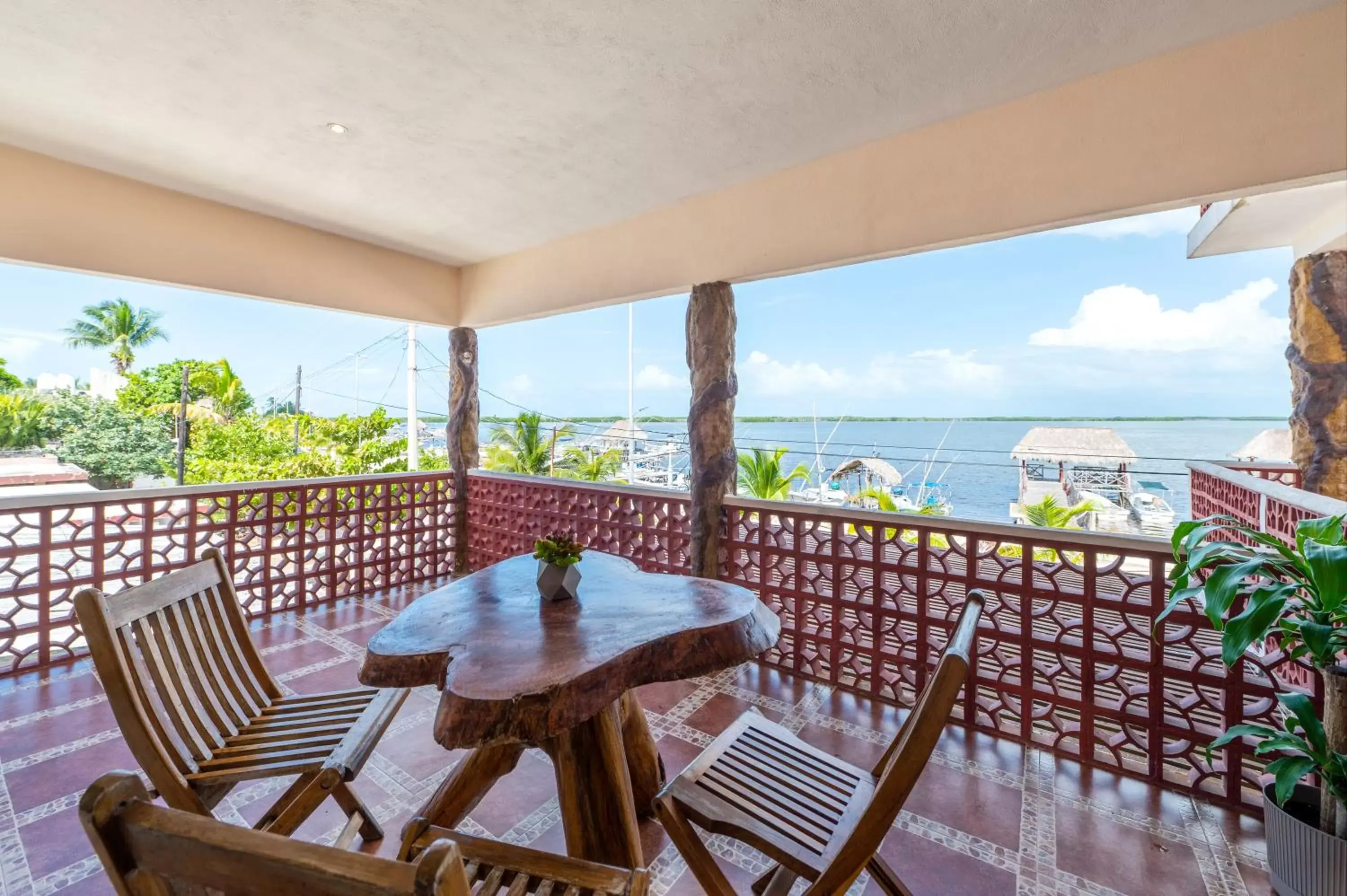 River view, Balcony/Terrace in Posada El Perico Marinero