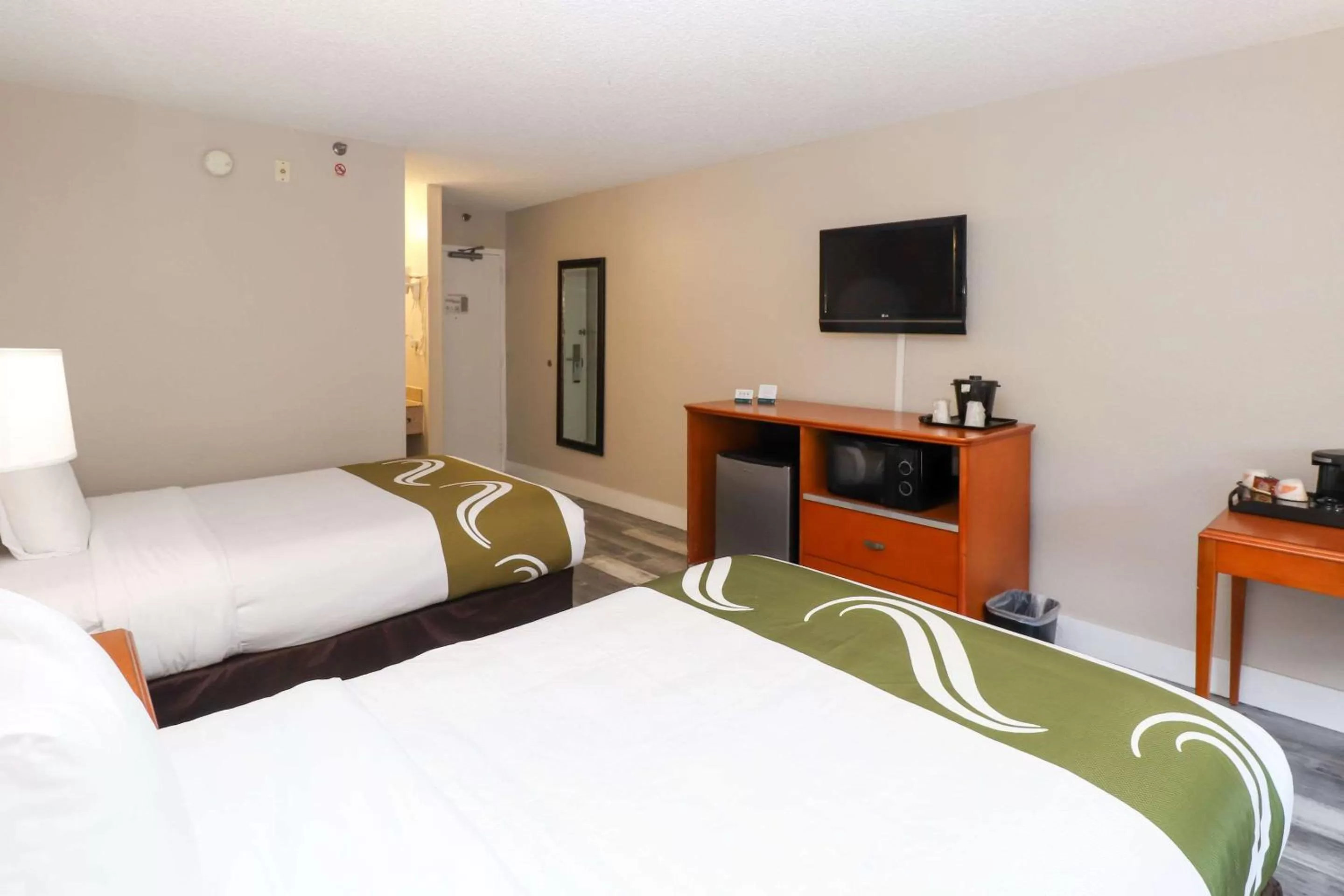Photo of the whole room, Bed in Quality Inn Miami Airport - Doral