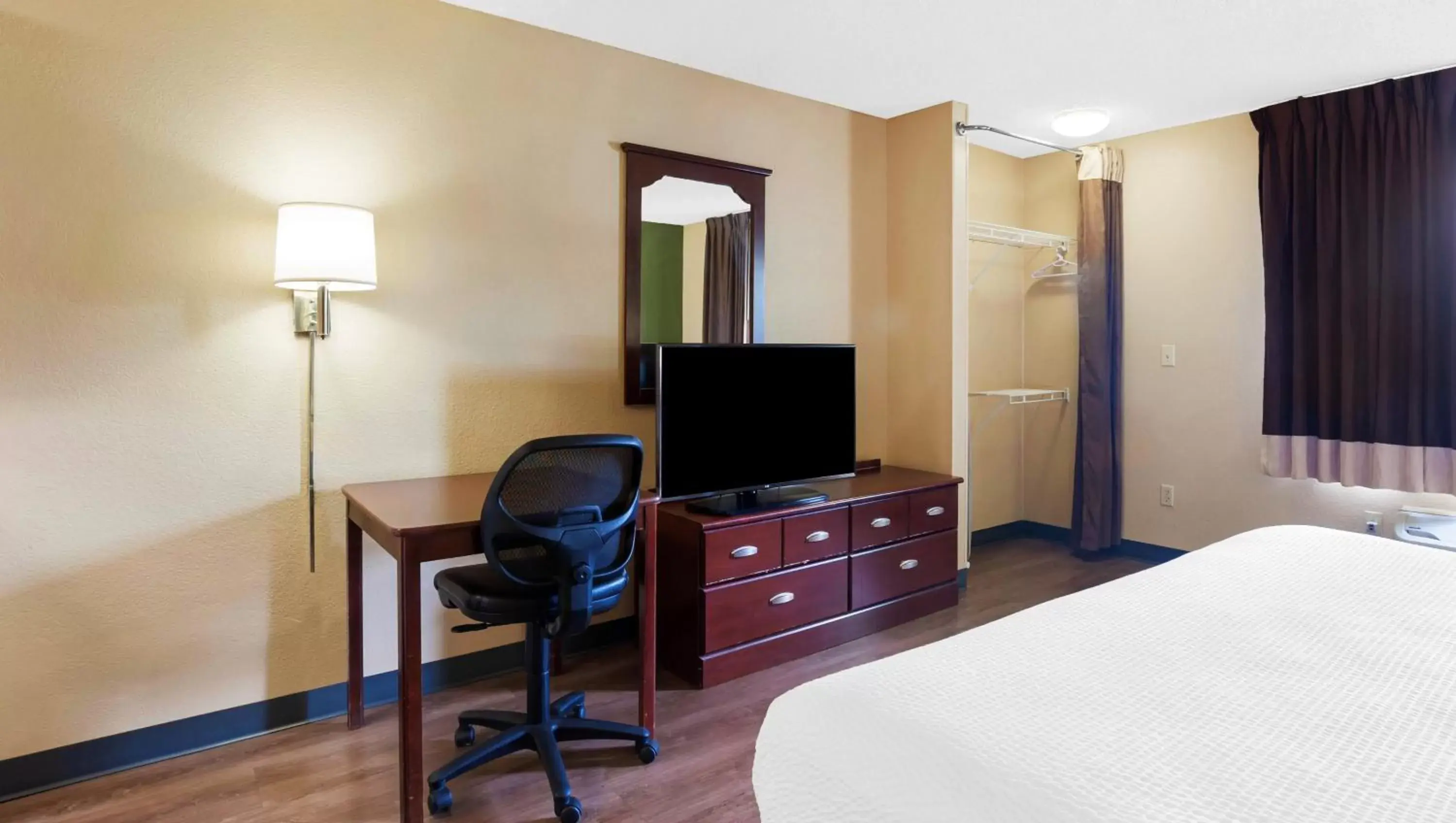 Bedroom, TV/Entertainment Center in Home 1 Suites Extended Stay