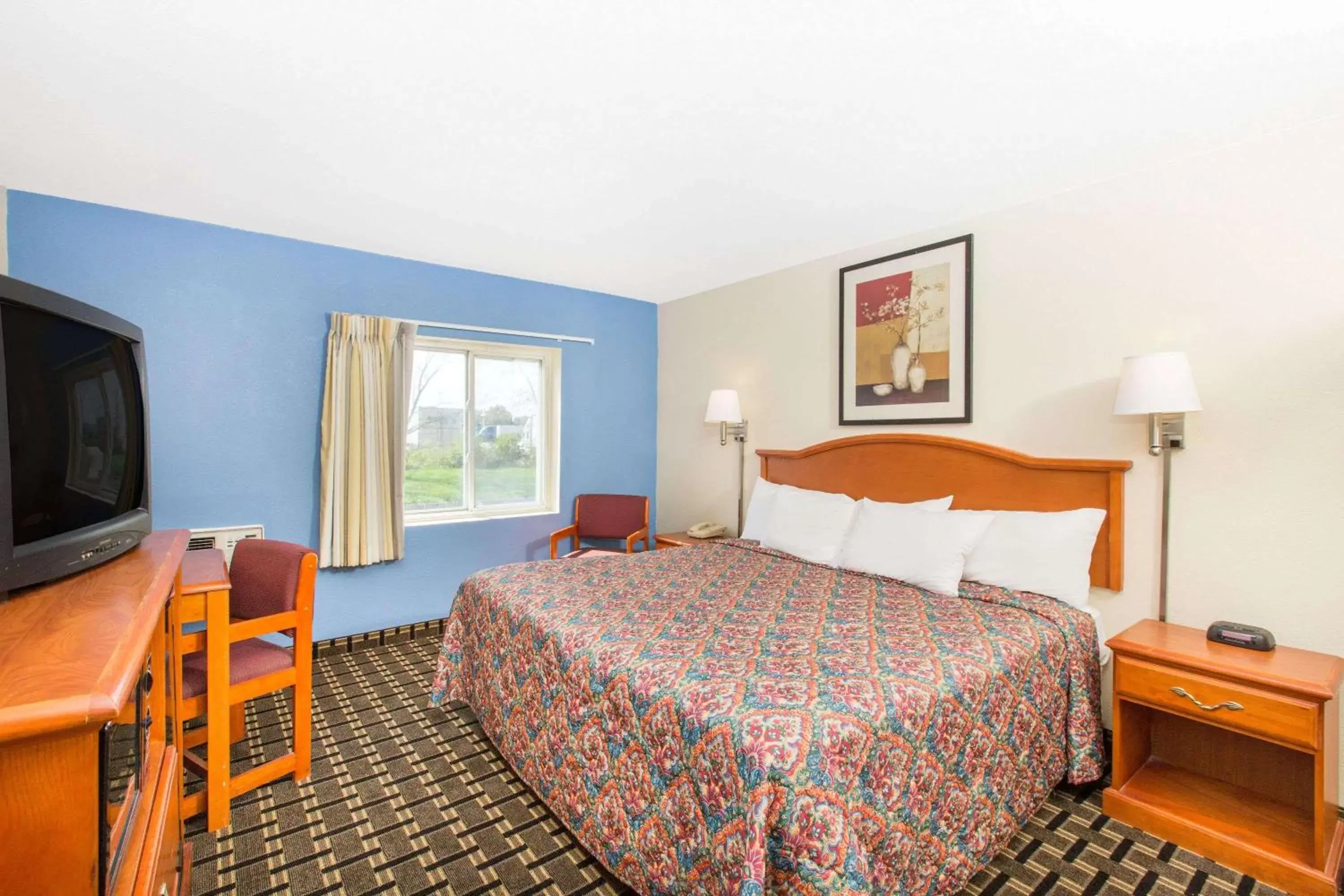 Photo of the whole room, Bed in Days Inn by Wyndham Effingham