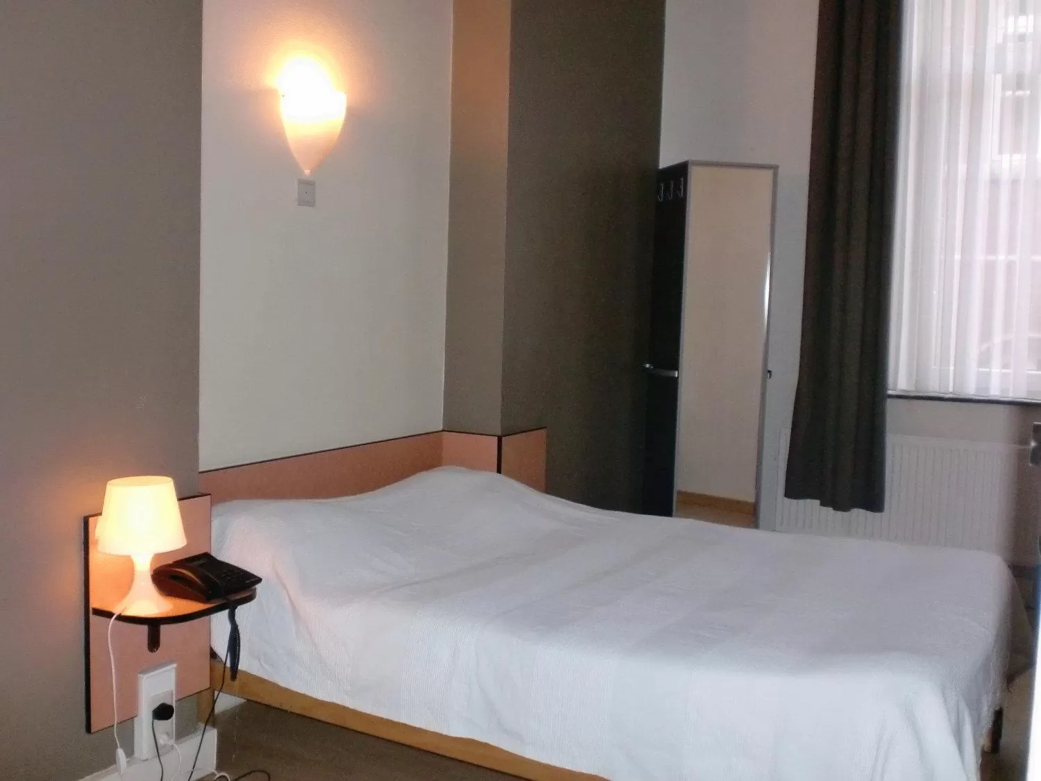 Bed in Hôtel Les Acteurs