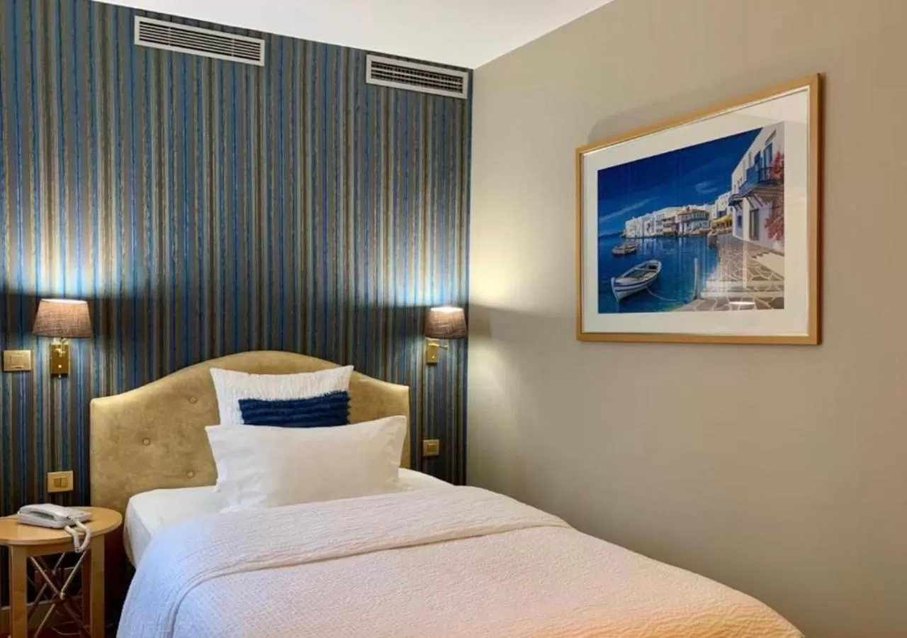 Bed in Hôtel Central Saint Germain