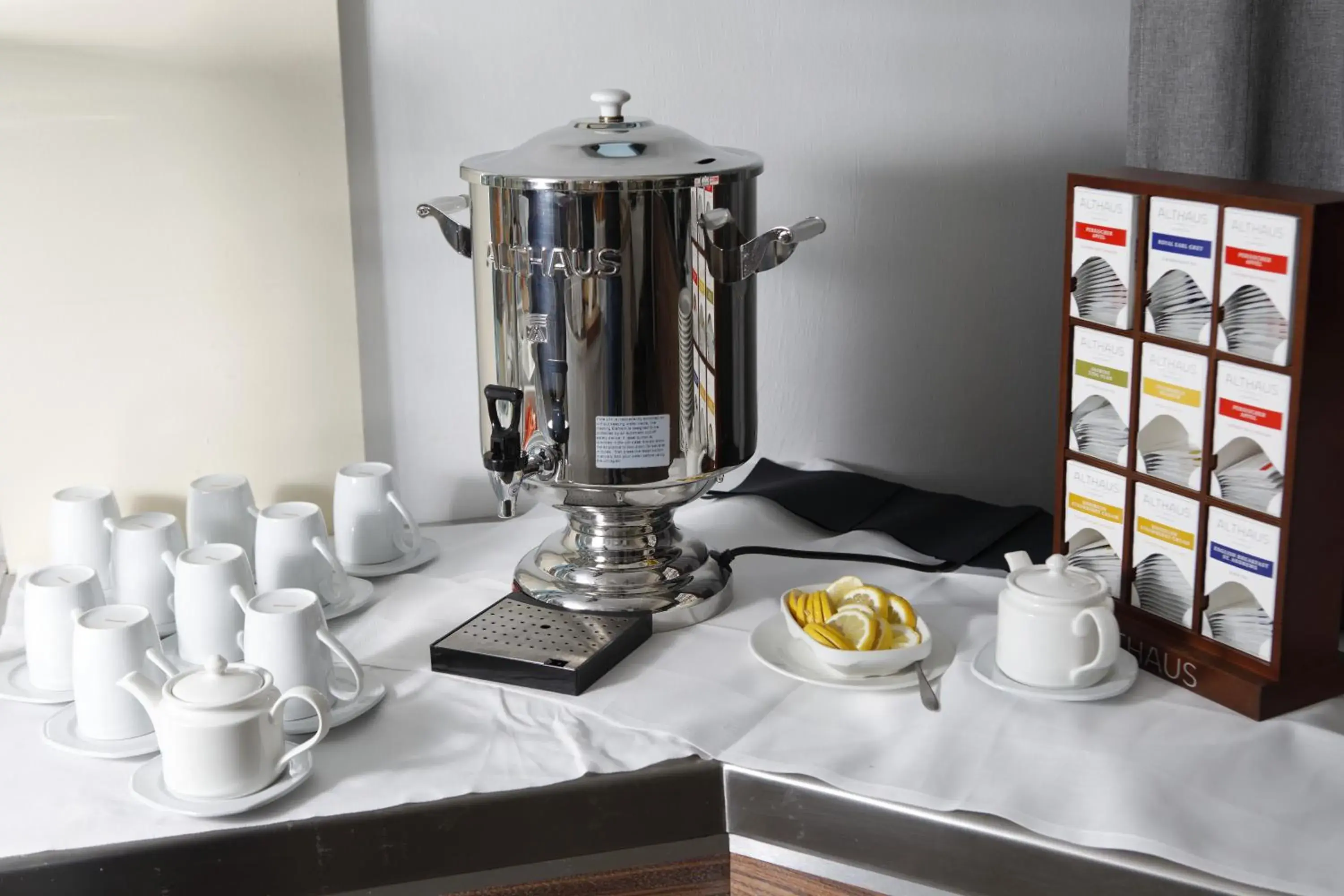 Coffee/tea facilities in Hotel Cosmopolitan Bologna