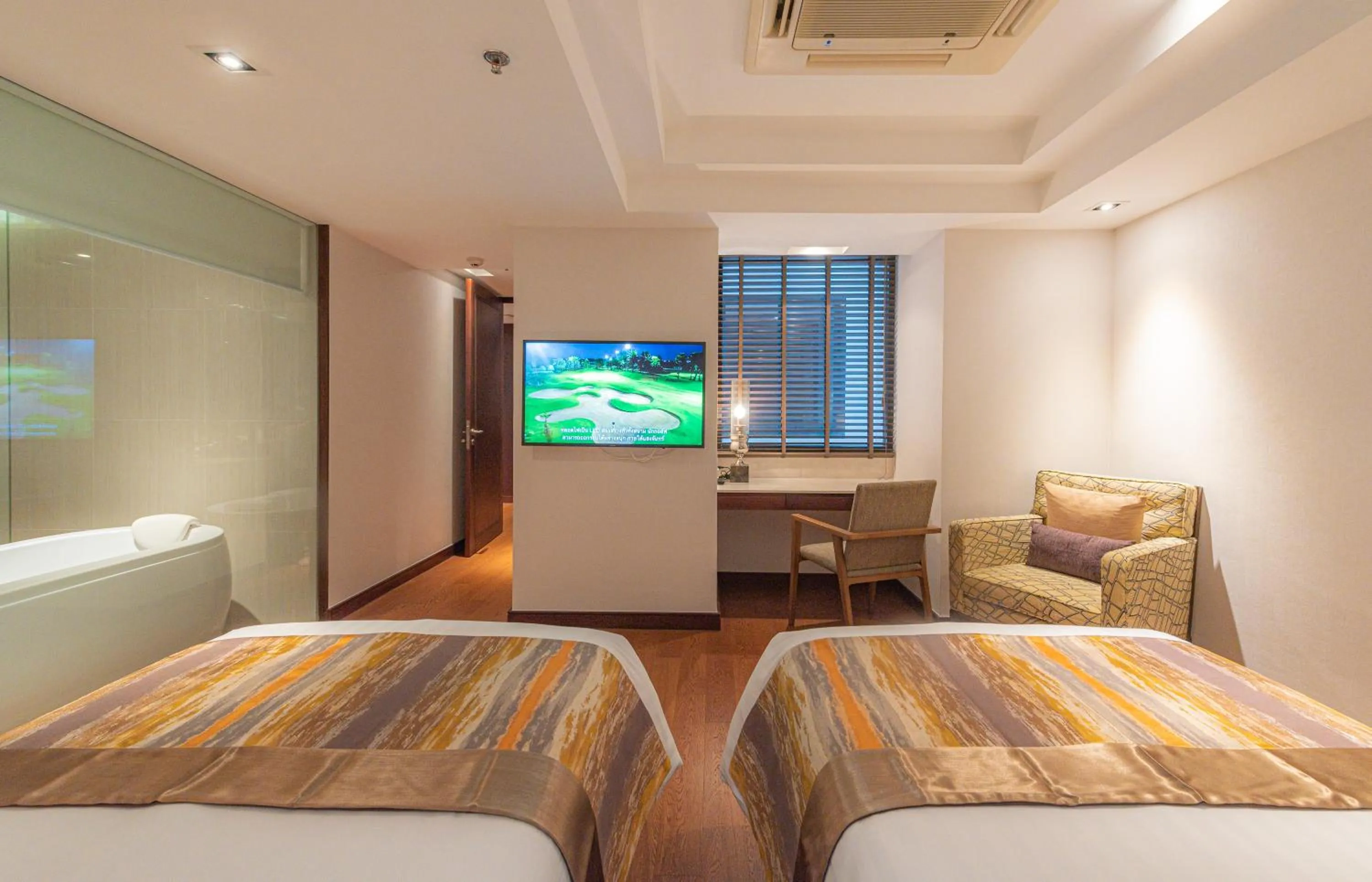 Bedroom, Bed in Summit Windmill Golf Suite Hotel at Suvarnabhumi