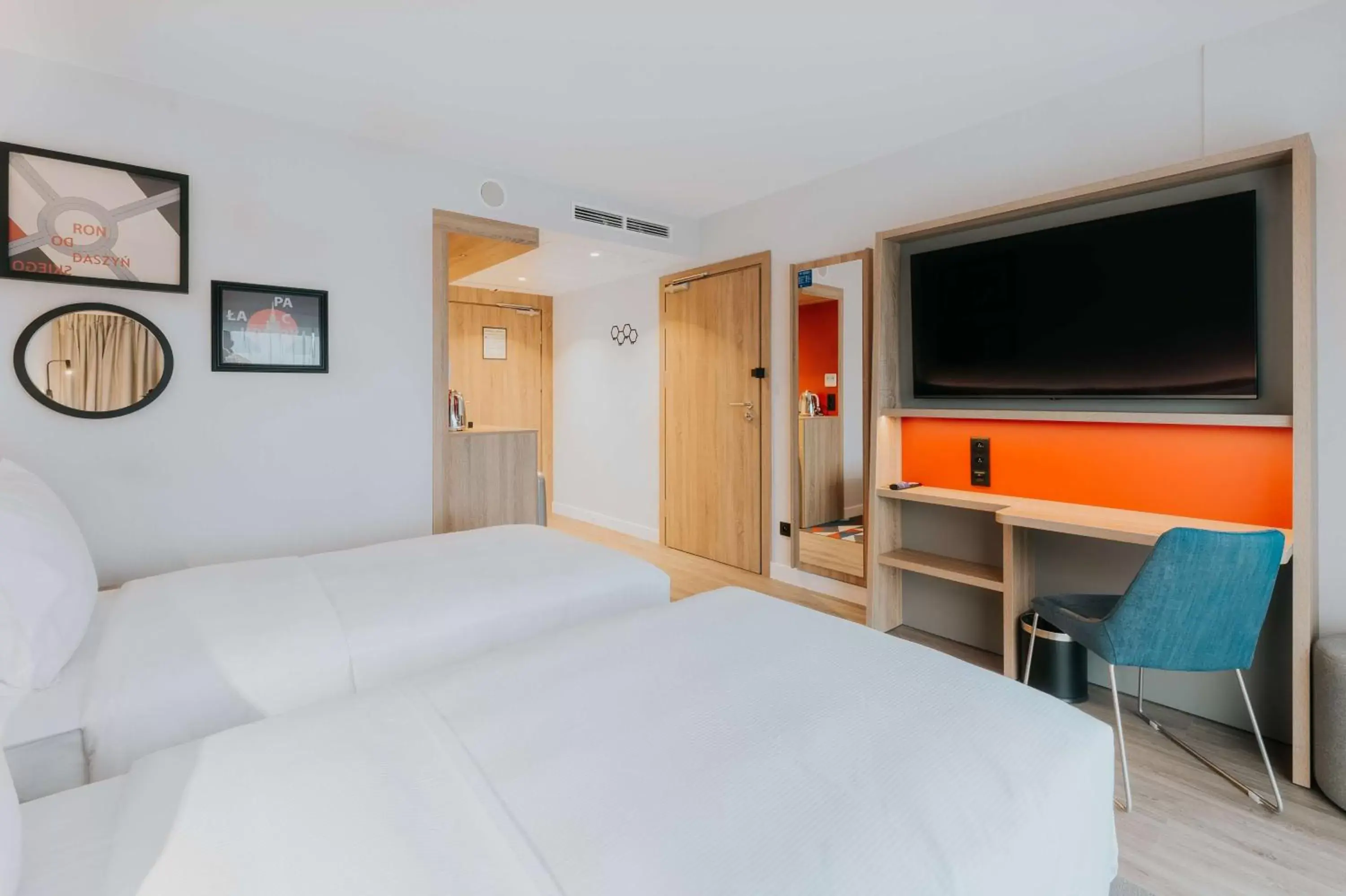 Bedroom, Bed in Hampton By Hilton Warsaw Reduta