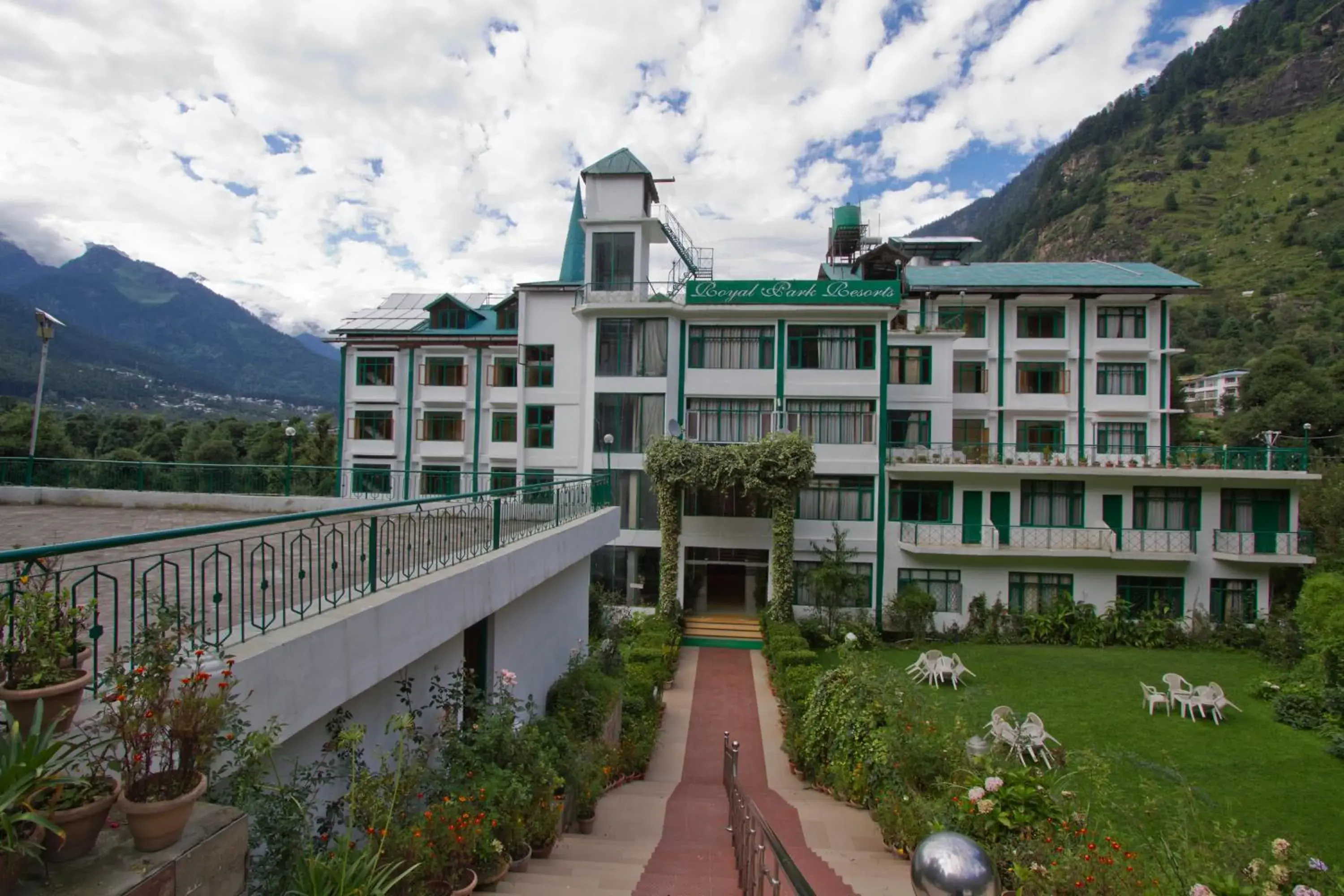 Facade/entrance, Property Building in Royal Park Resorts