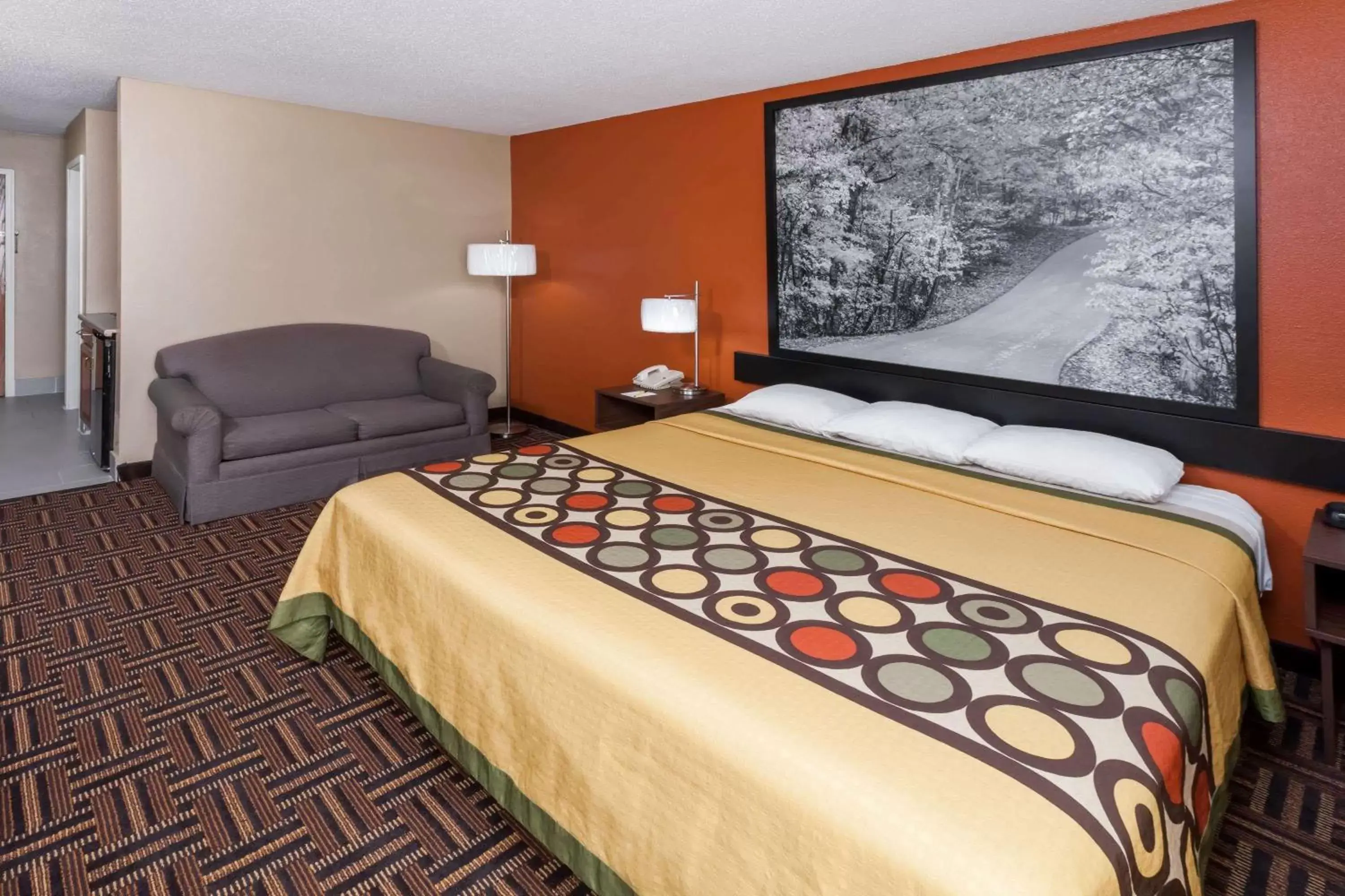 Photo of the whole room, Bed in Super 8 by Wyndham Rochester