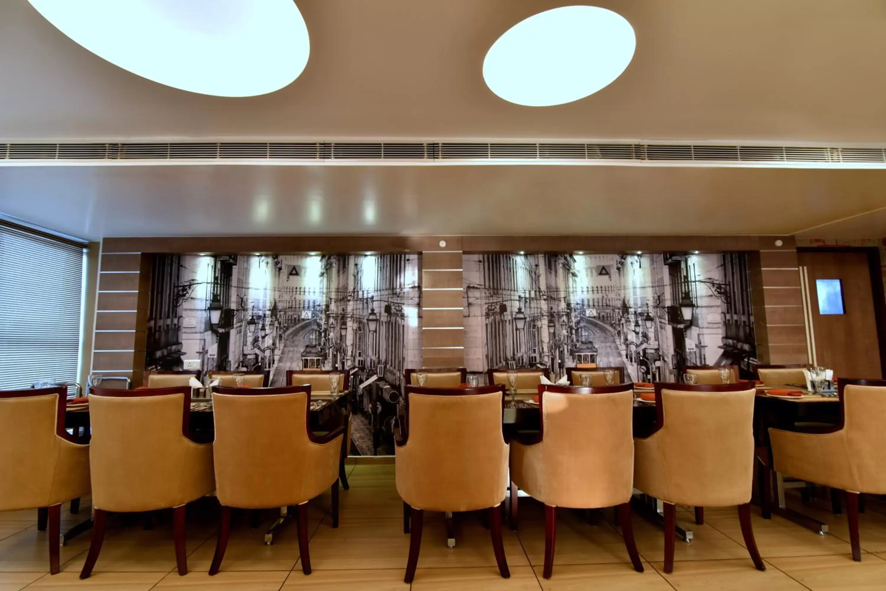 Restaurant/places to eat in Hotel Kama International Restaurant/places to eat in Hotel Kama International