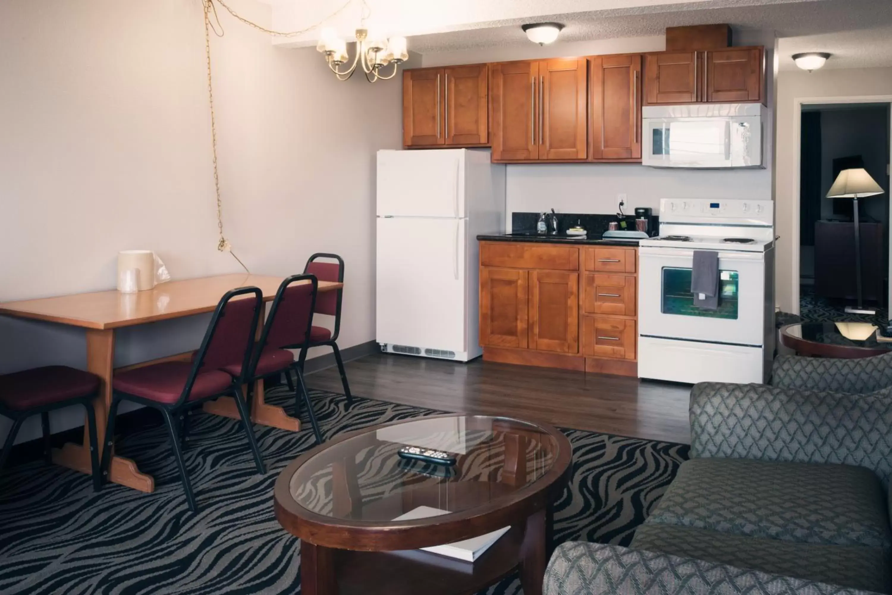 Kitchen/Kitchenette in Astoria Rivershore Motel