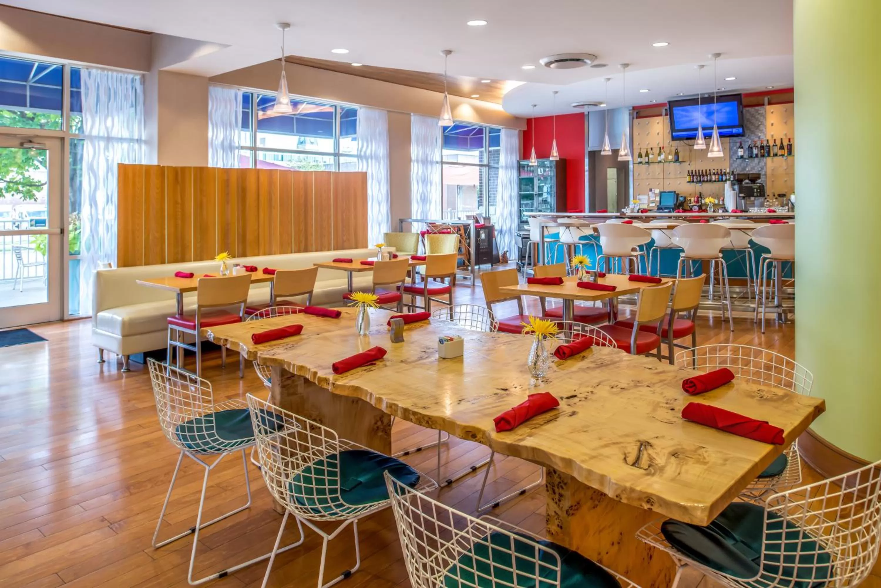 Restaurant/places to eat in Hotel Indigo Columbus Architectural Center by IHG