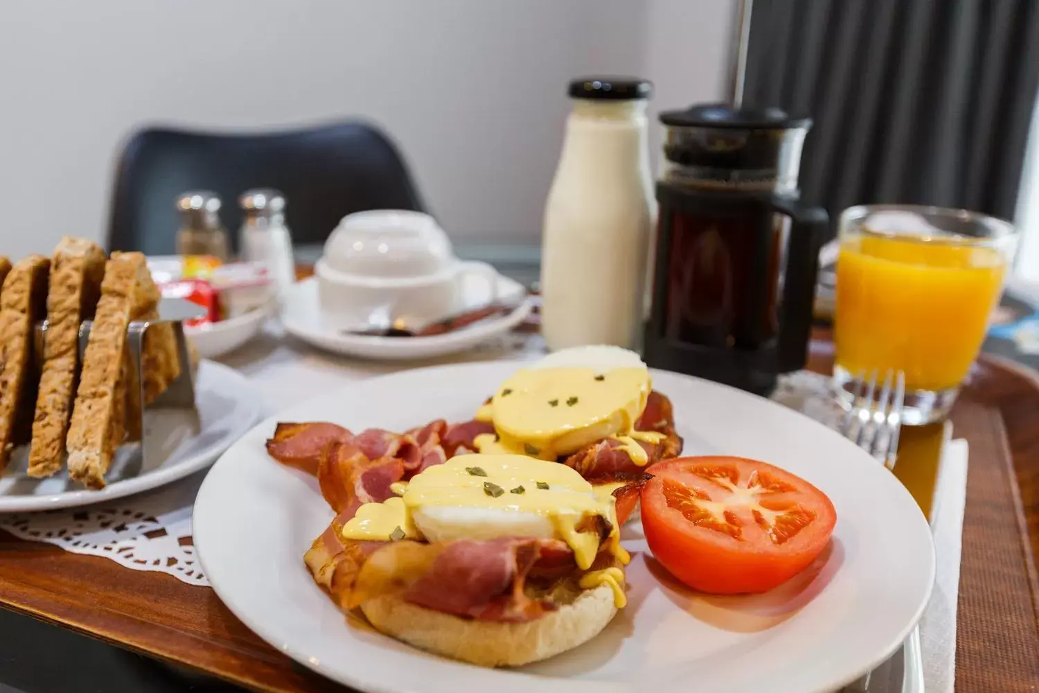 Breakfast in Aubyn Court Spa Motel