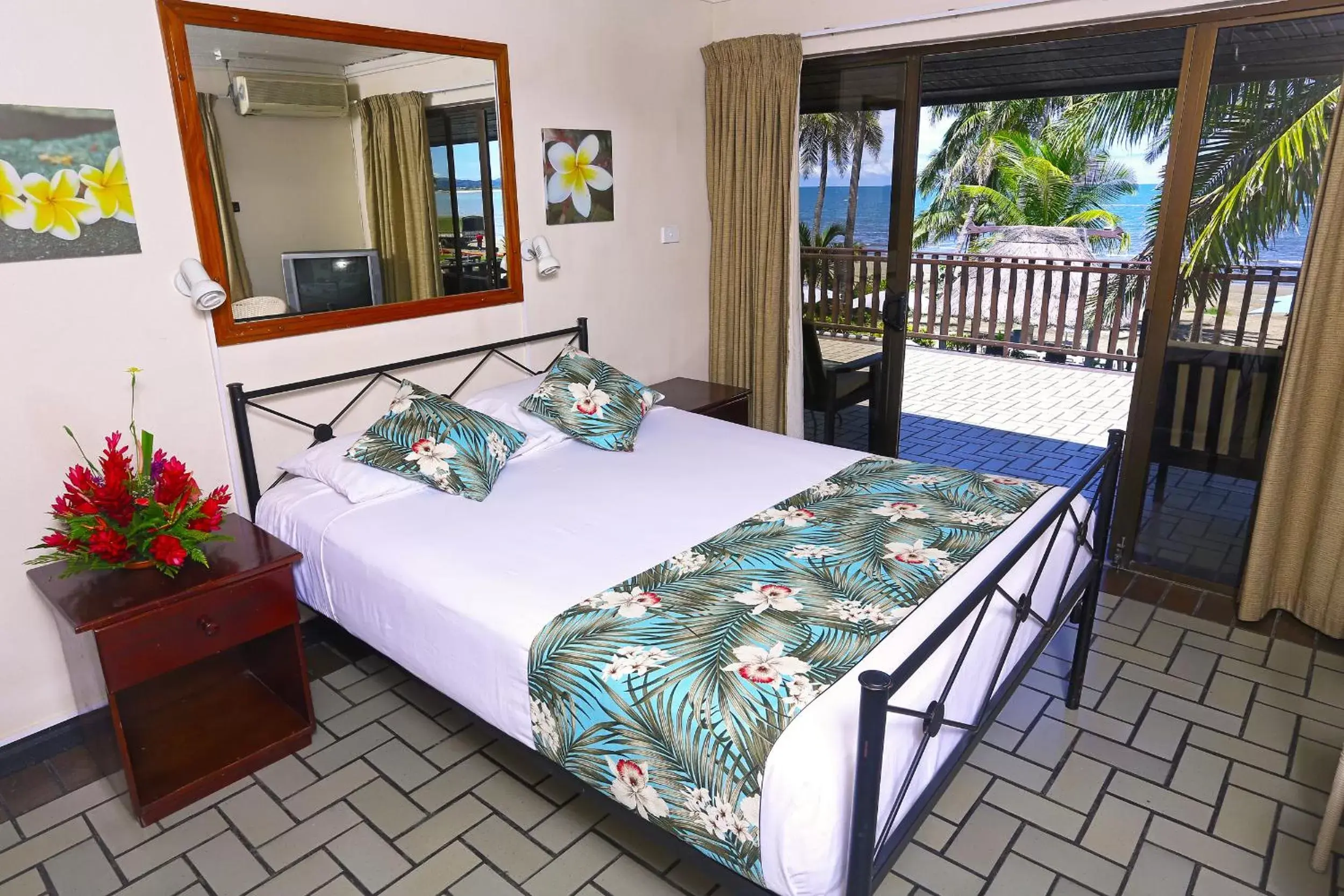 Photo of the whole room, Bed in Aquarius On The Beach