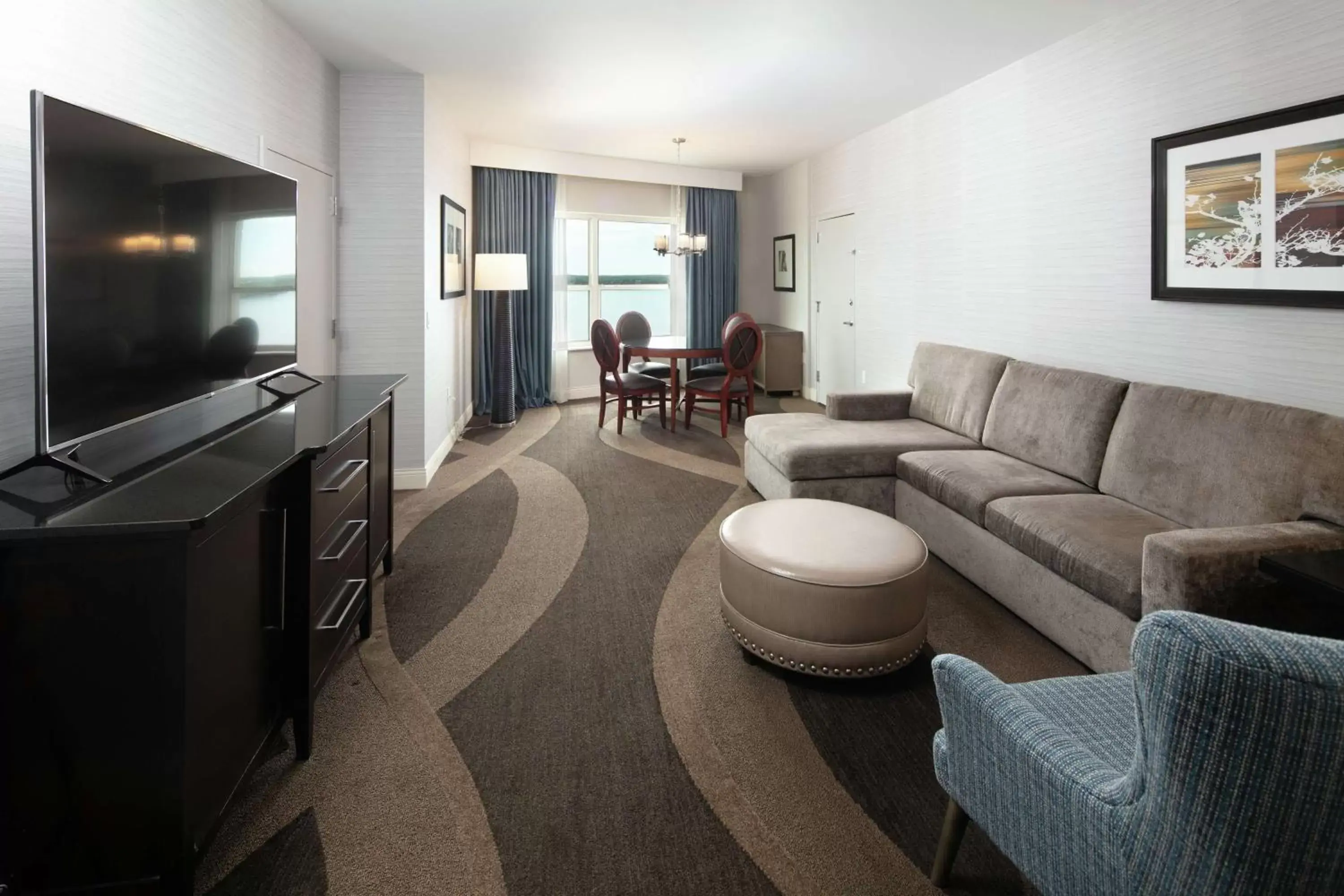 Bedroom, Seating Area in Hilton Madison Monona Terrace