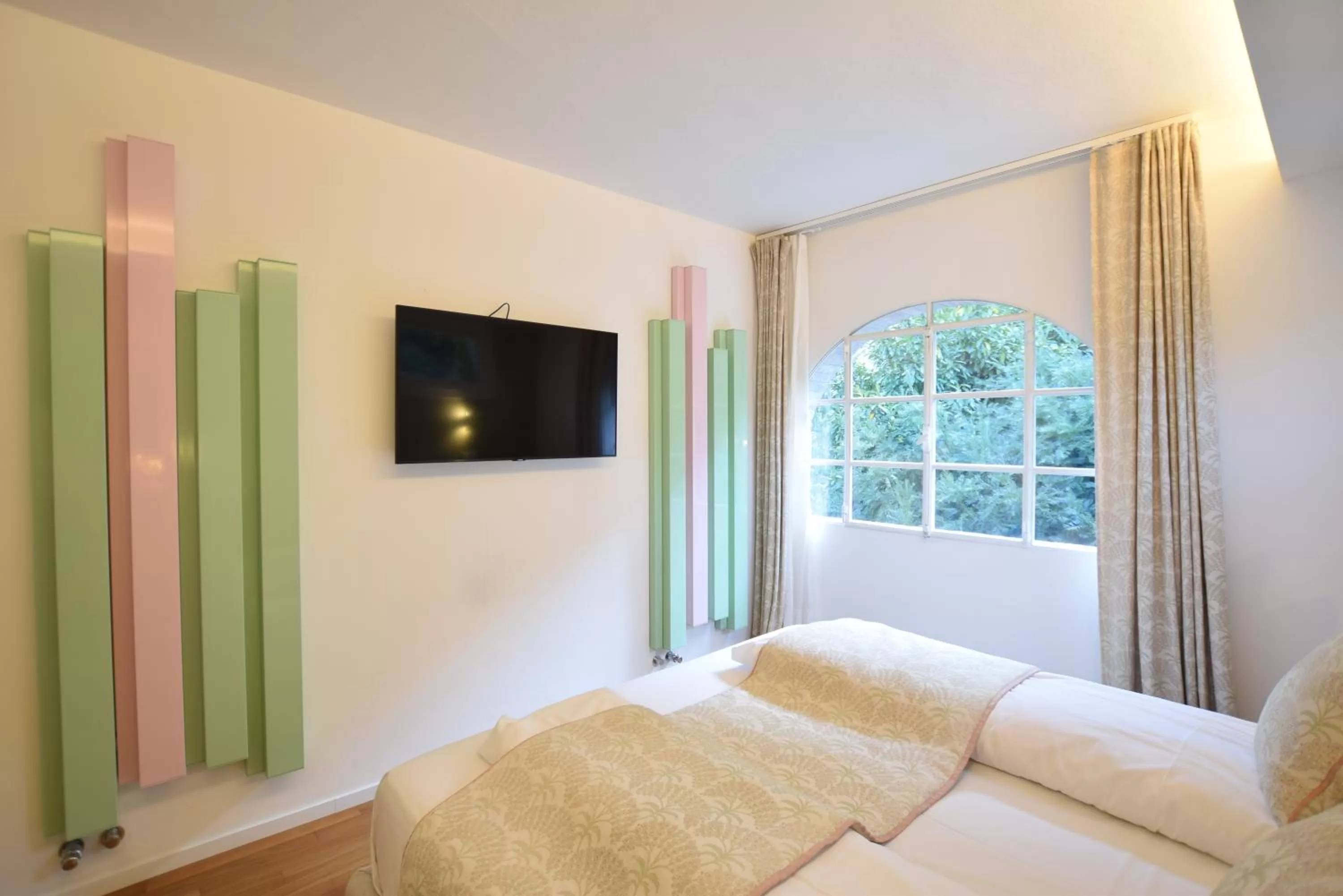 TV and multimedia, Bed in Isola Memmia