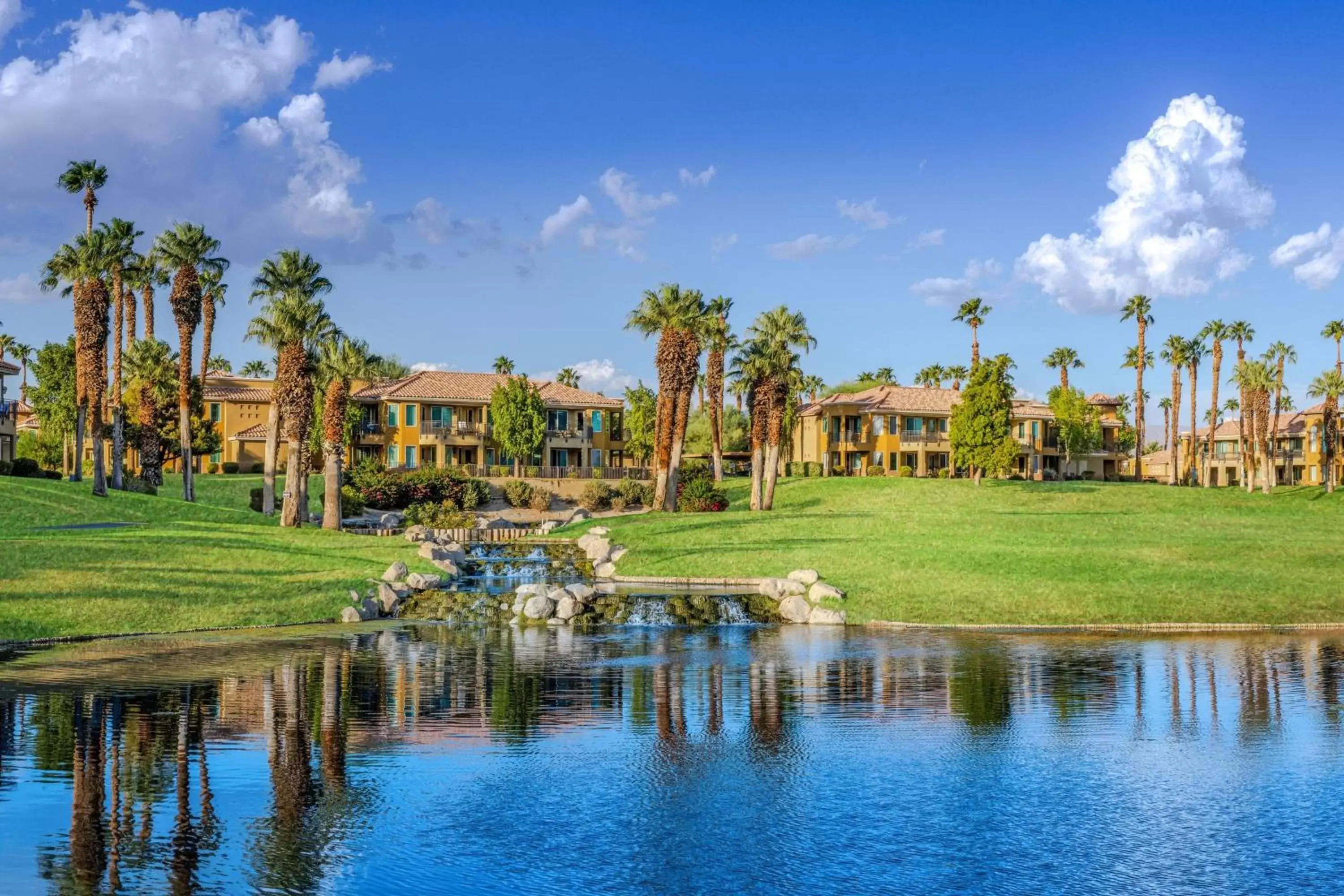 Property building in Marriott's Desert Springs Villas II