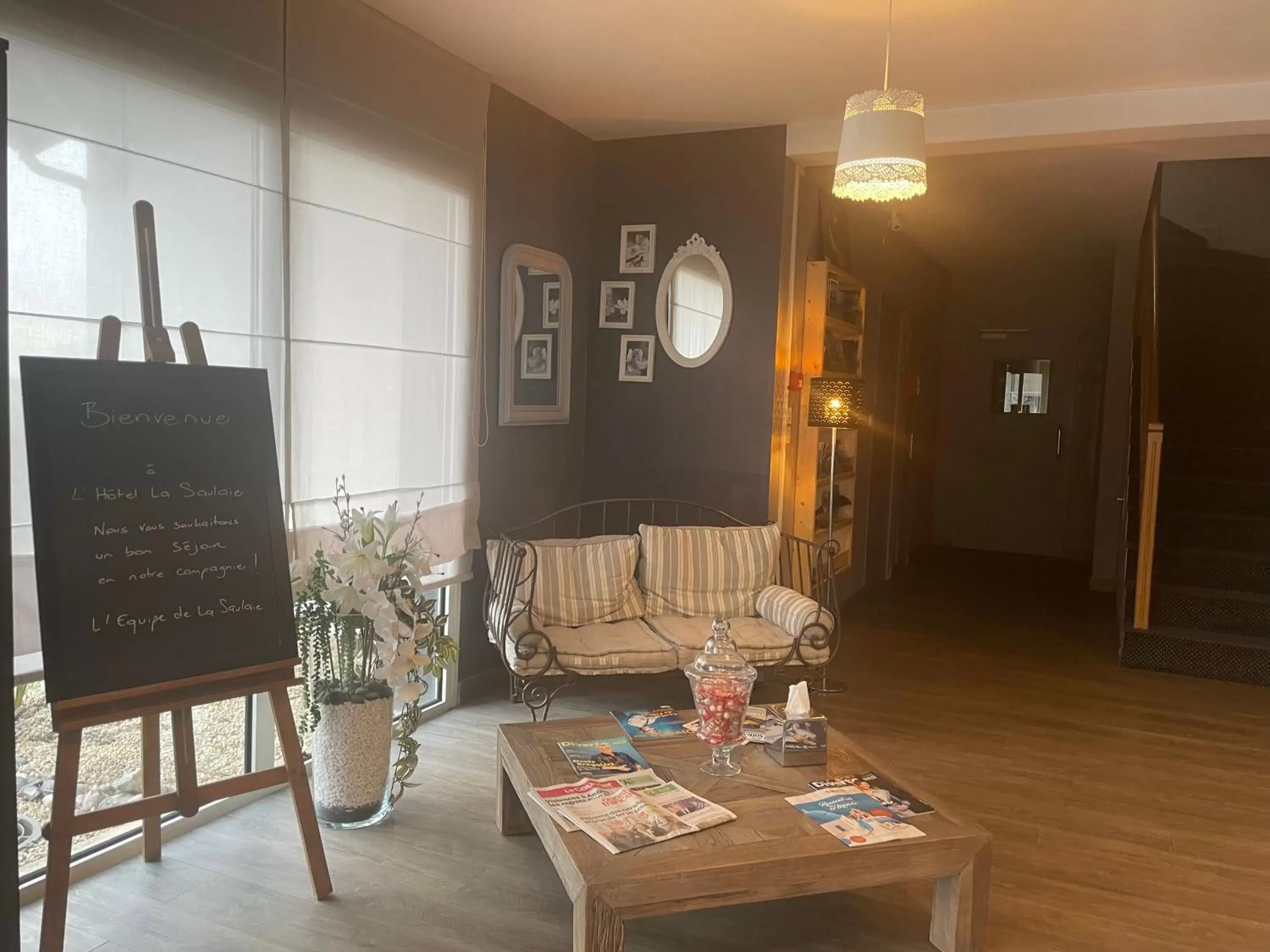 Lobby or reception, Seating Area in The Originals City, Hôtel La Saulaie, Saumur Ouest (Inter-Hotel)