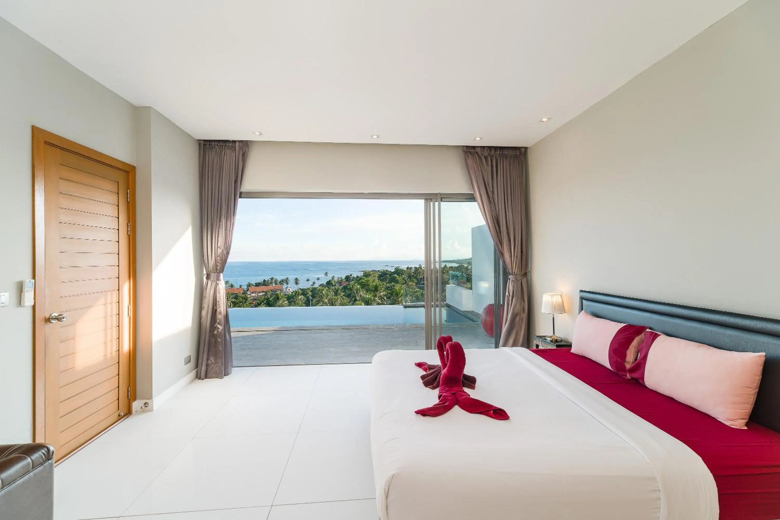 Bed in Tropical Sea View Residence