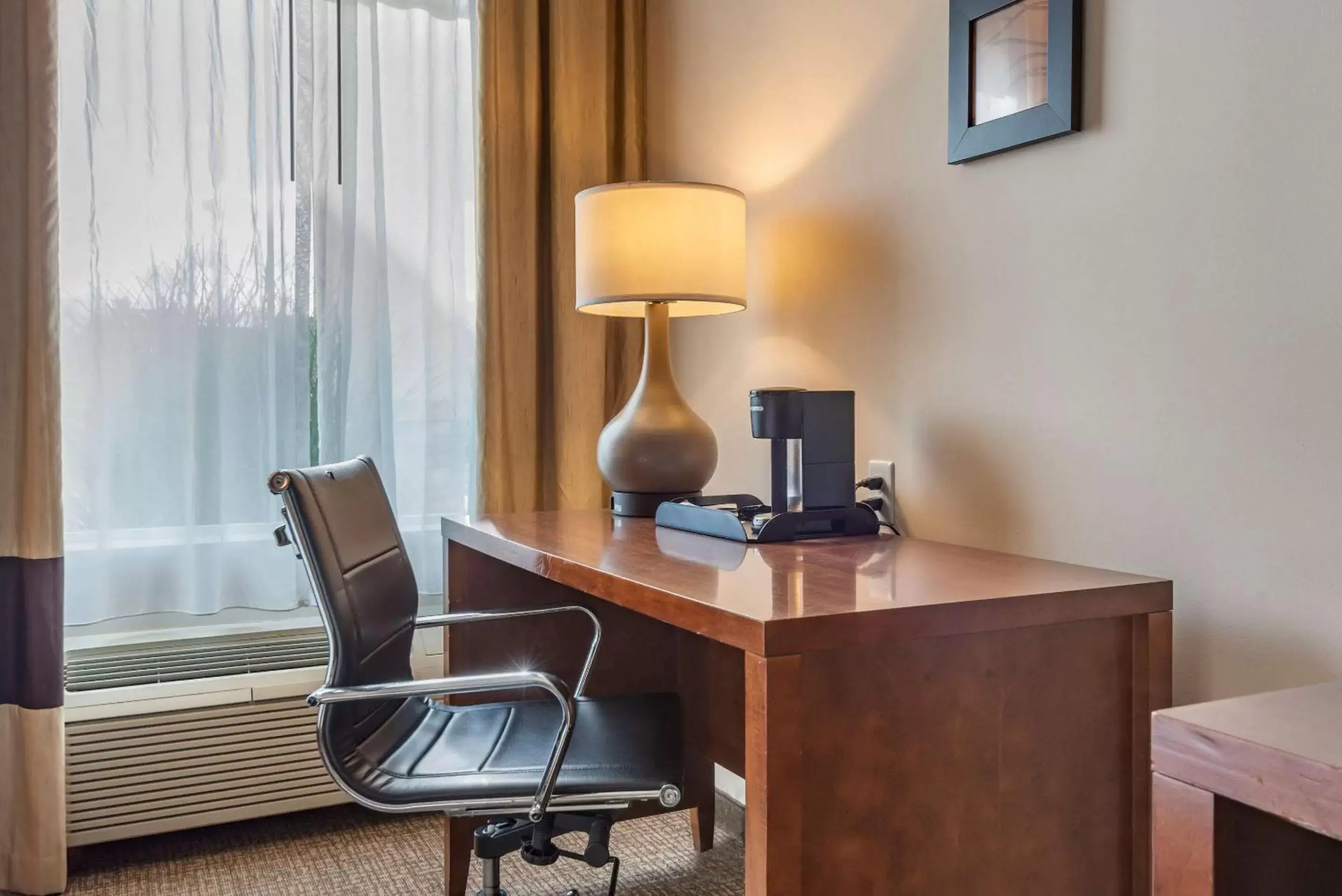 Photo of the whole room, TV/Entertainment Center in Comfort Inn Apalachin - Binghamton W Route 17