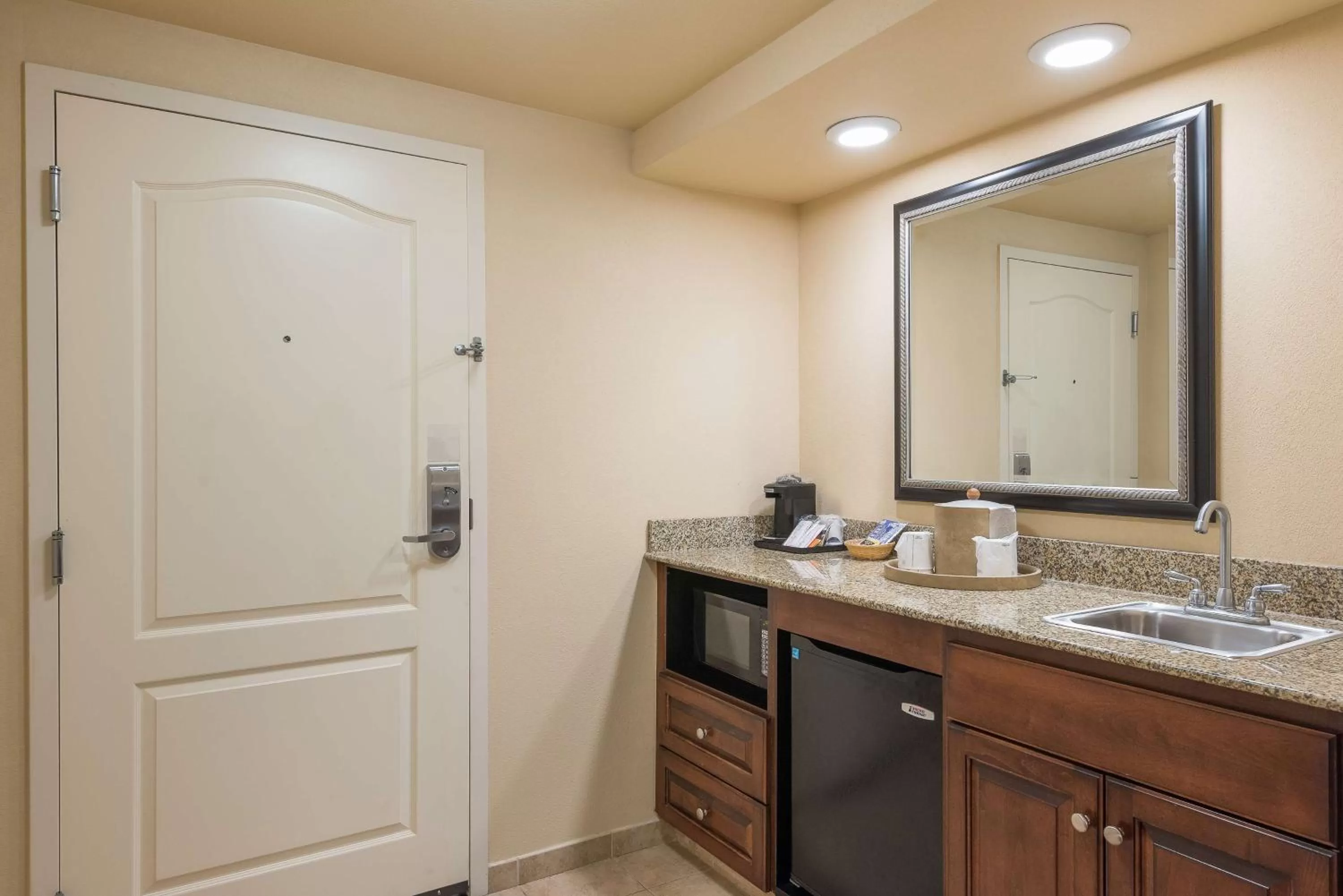 Kitchen or kitchenette in Hampton Inn & Suites Florence-North-I-95