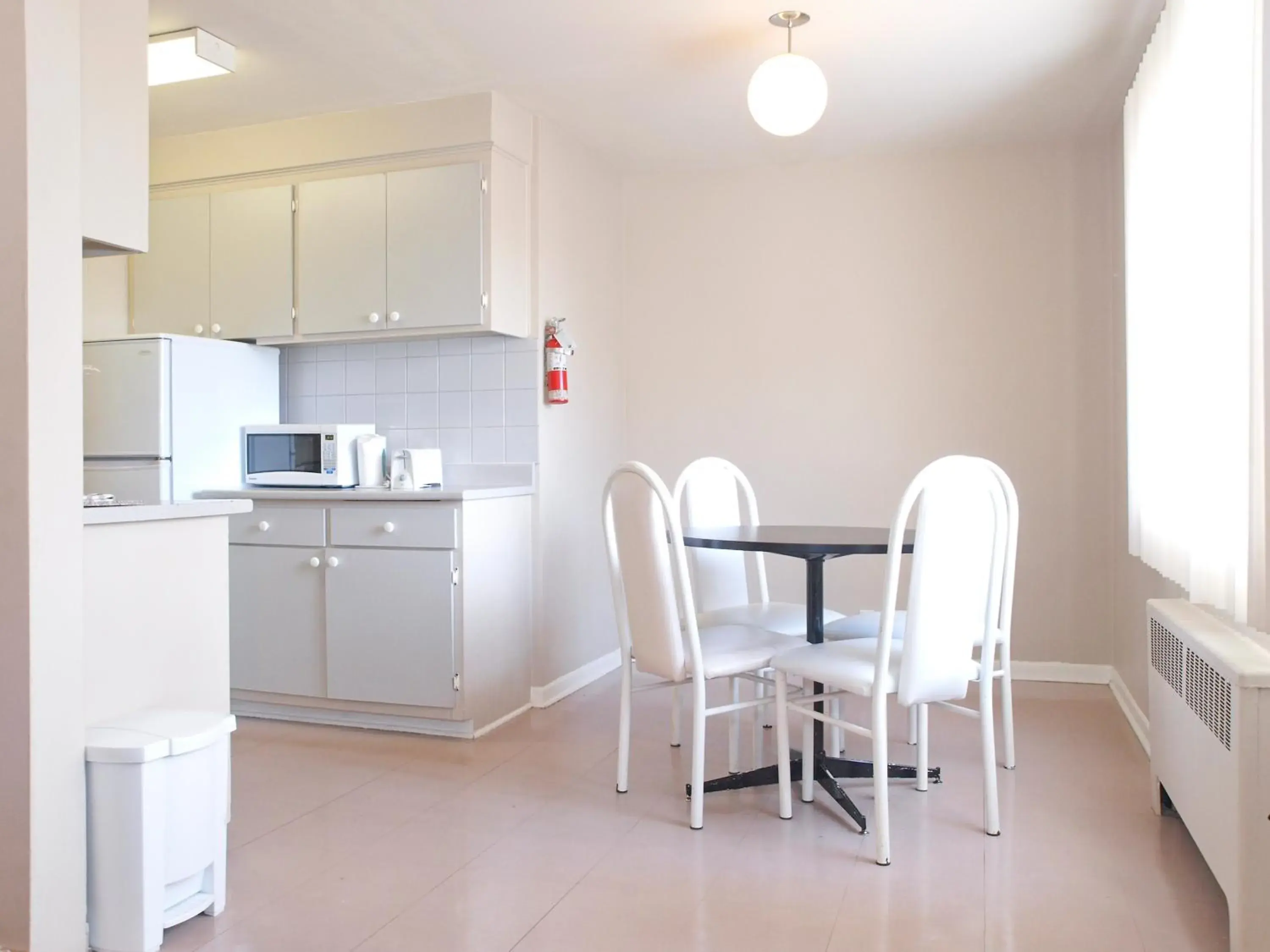 Kitchen or kitchenette, Kitchen/Kitchenette in Beausejour Hotel Apartments/Hotel Dorval