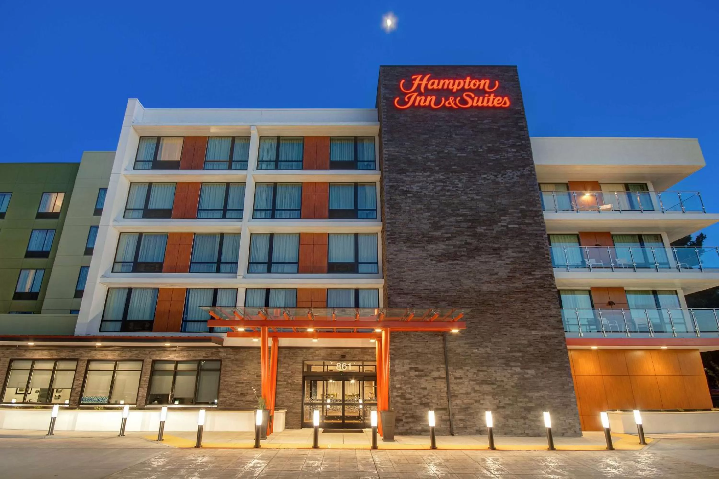 Property building in Hampton Inn & Suites Sunnyvale-Silicon Valley, Ca