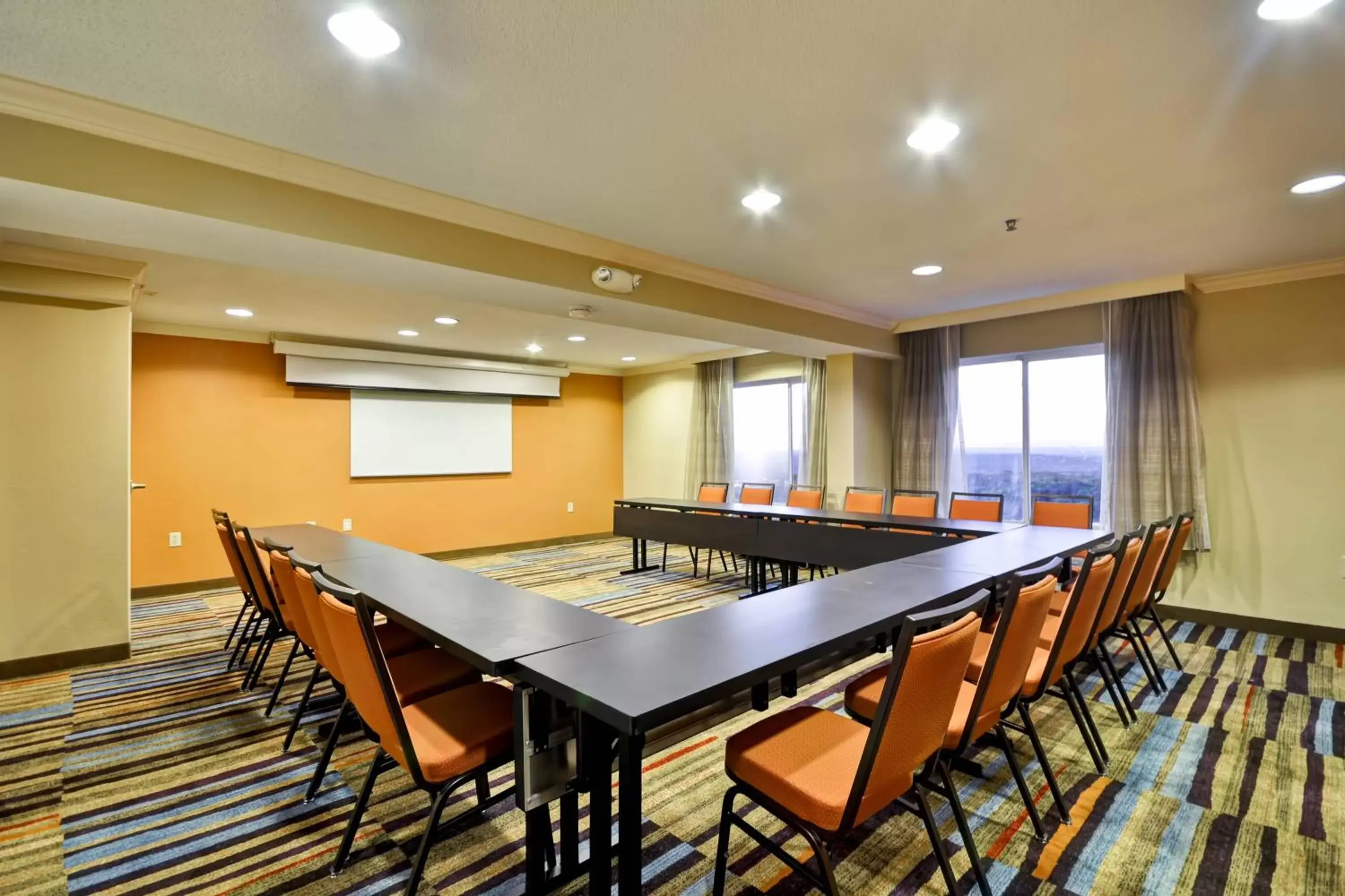 Meeting/conference room in Fairfield Inn & Suites by Marriott Atlanta Vinings/Galleria