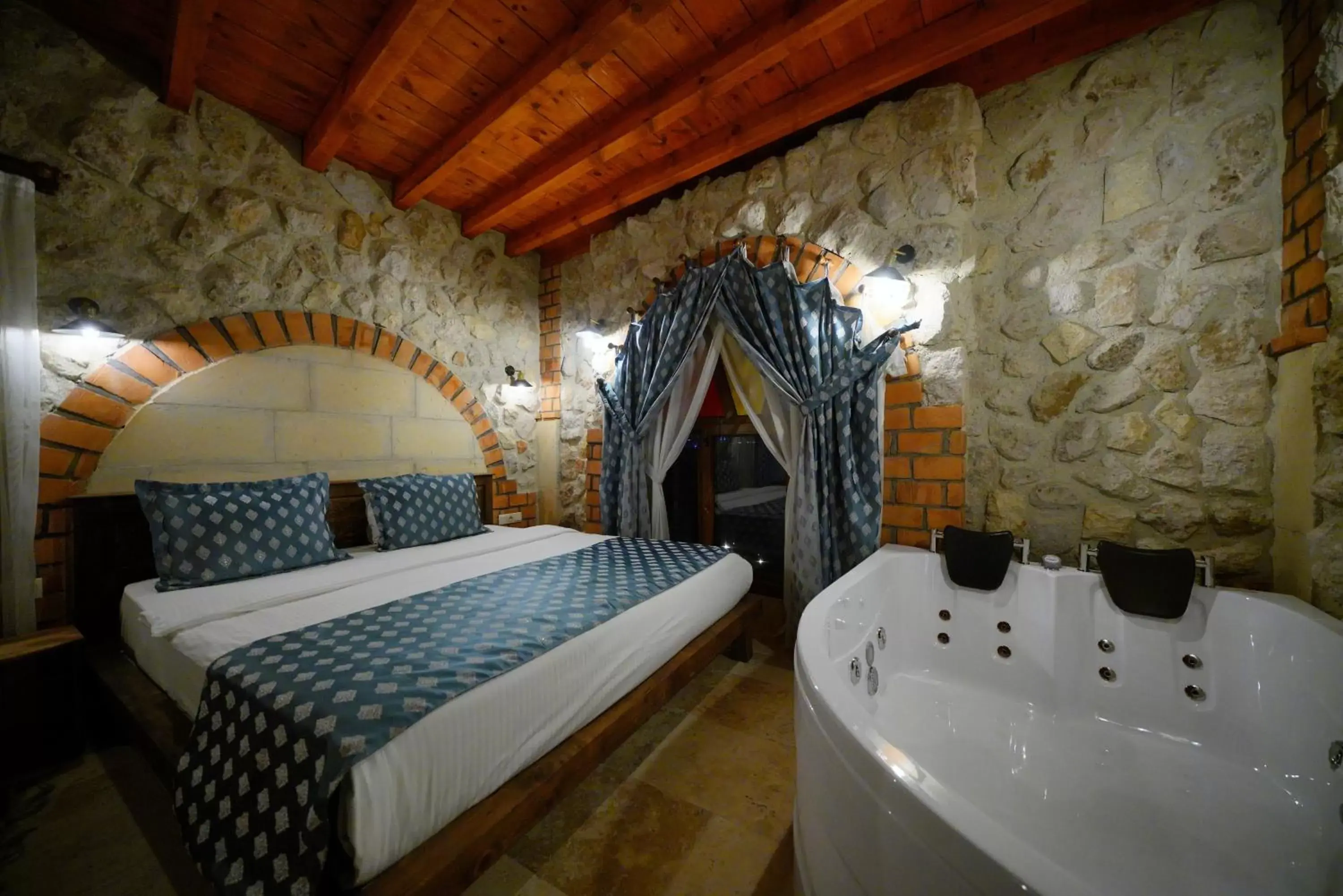 Photo of the whole room, Bed in Cappadocia Nar Cave House & Hot Swimming Pool