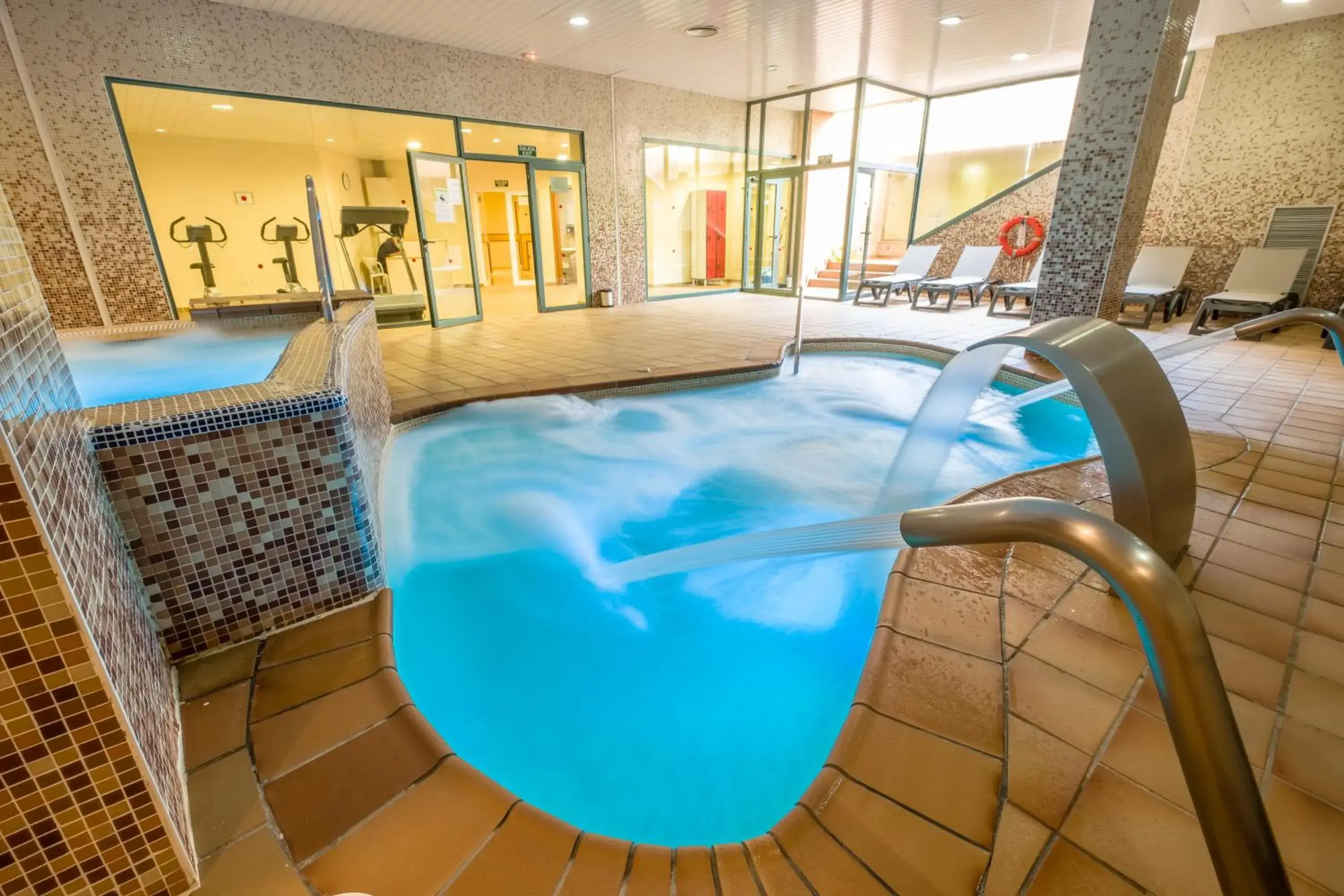 Hot Spring Bath, Swimming Pool in Hotel California Palace