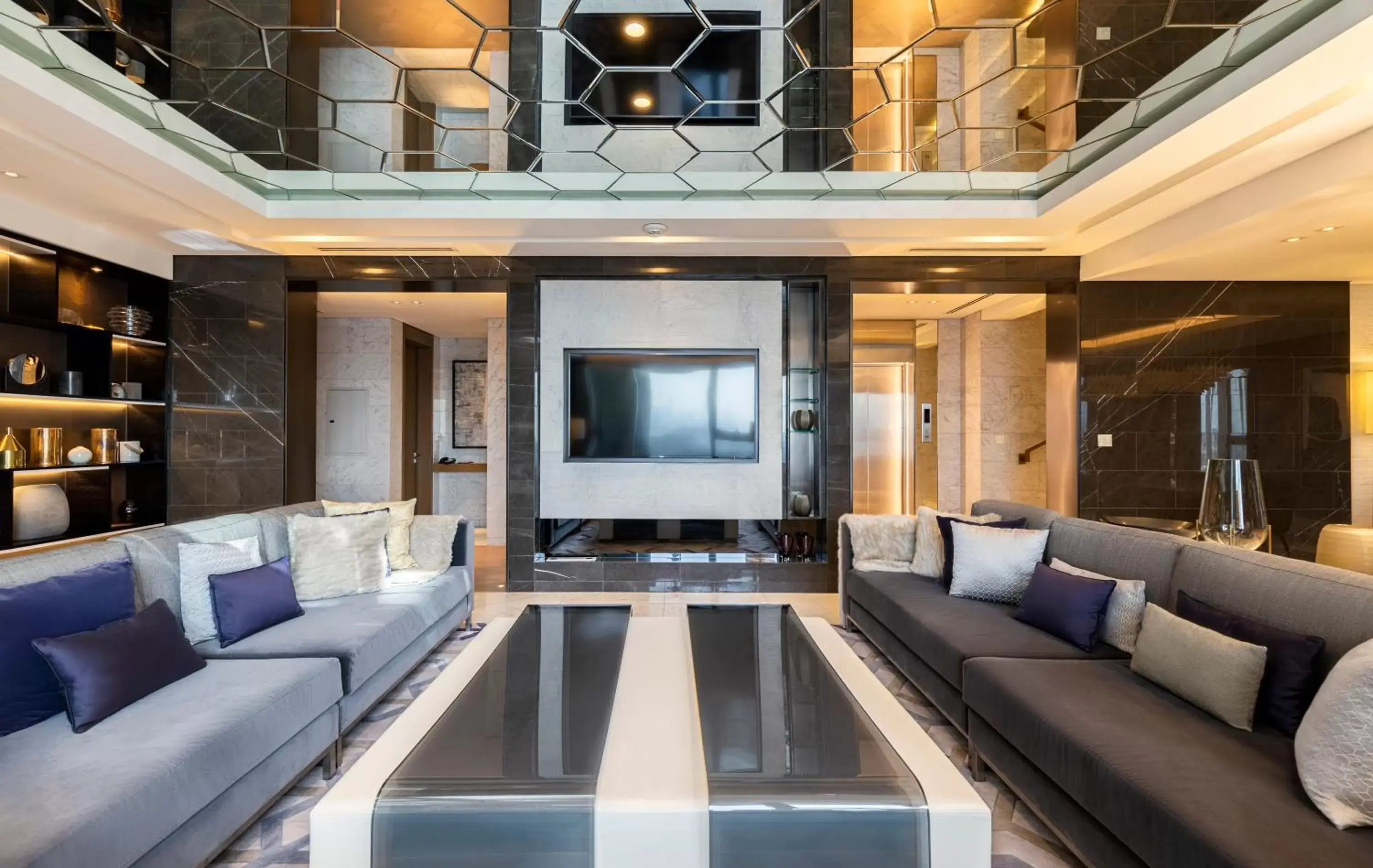 Living room, Seating Area in Al Bandar Rotana – Dubai Creek