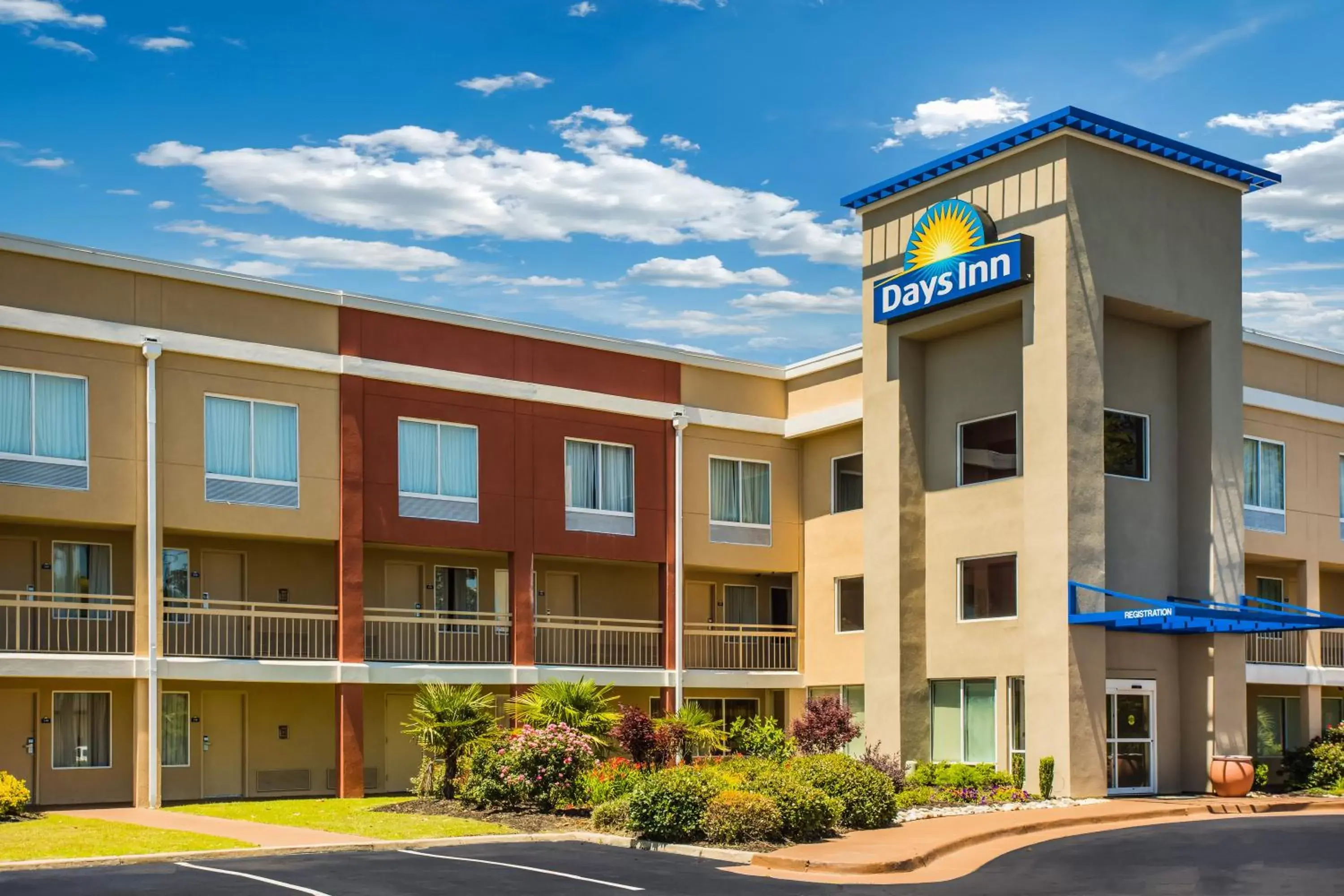 Facade/entrance, Property Building in Days Inn by Wyndham Florence Near Civic Center