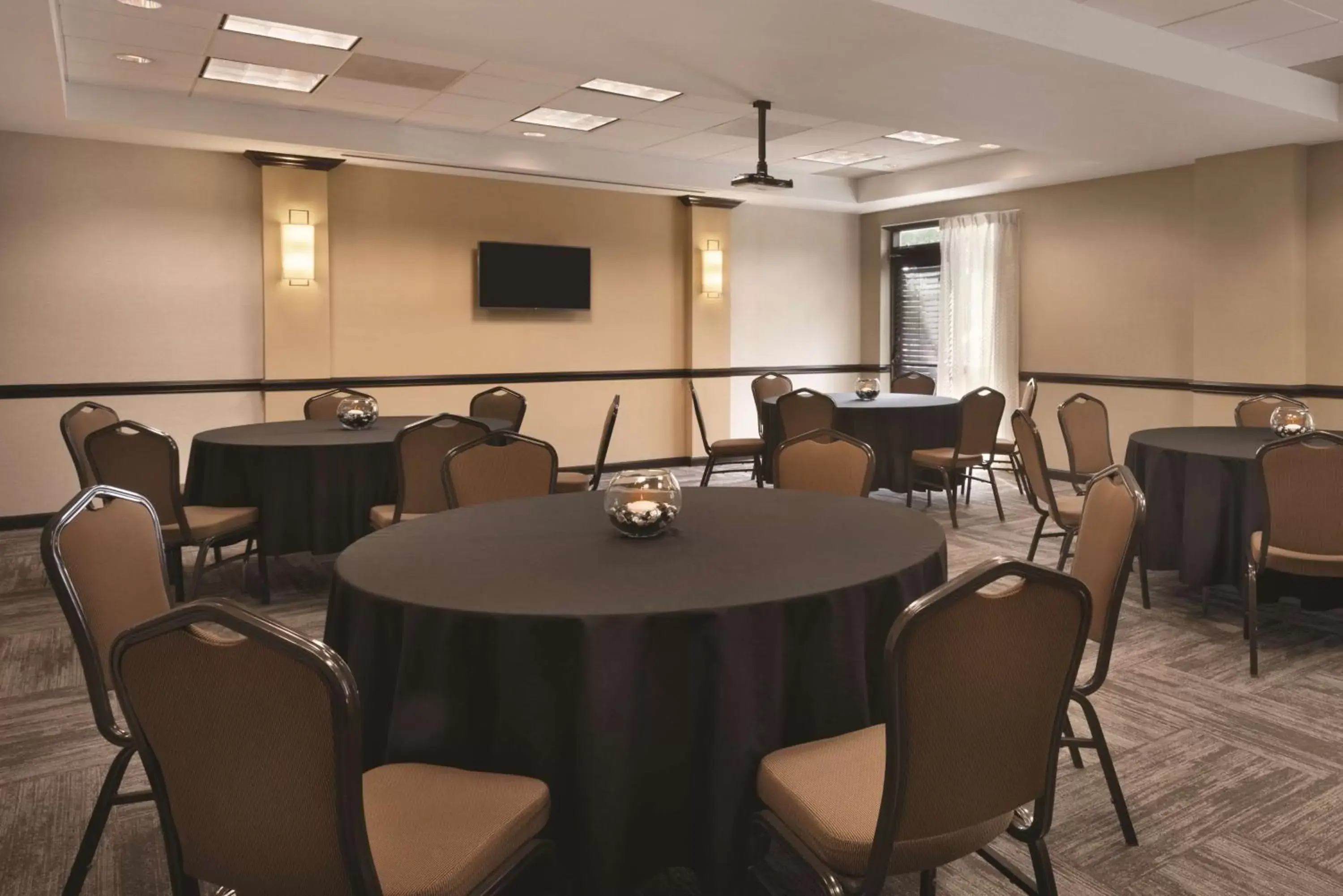 On site, Restaurant/Places to Eat in Hyatt Place Chicago Hoffman Estates