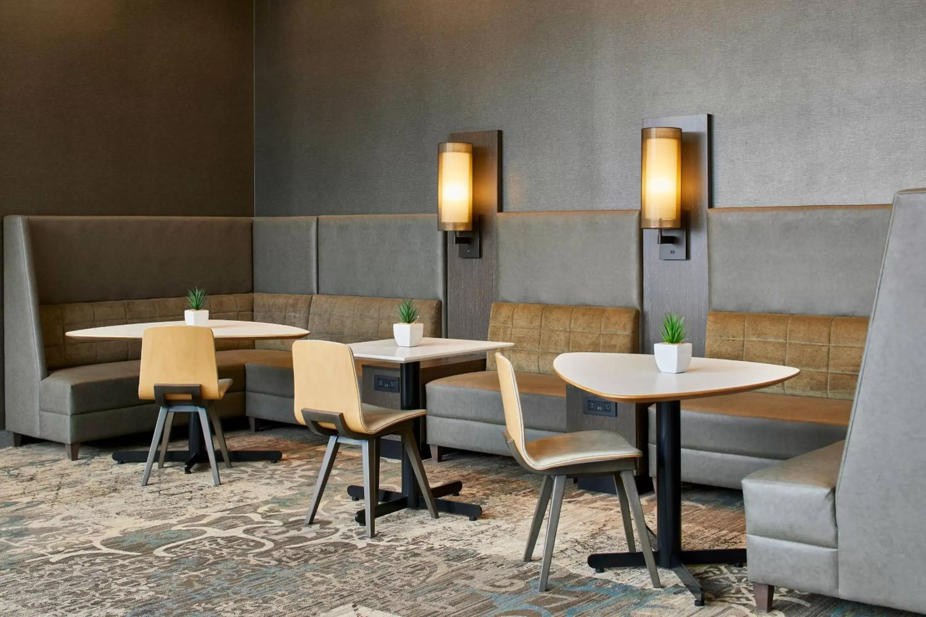 Restaurant/places to eat in Residence Inn by Marriott Albany Airport
