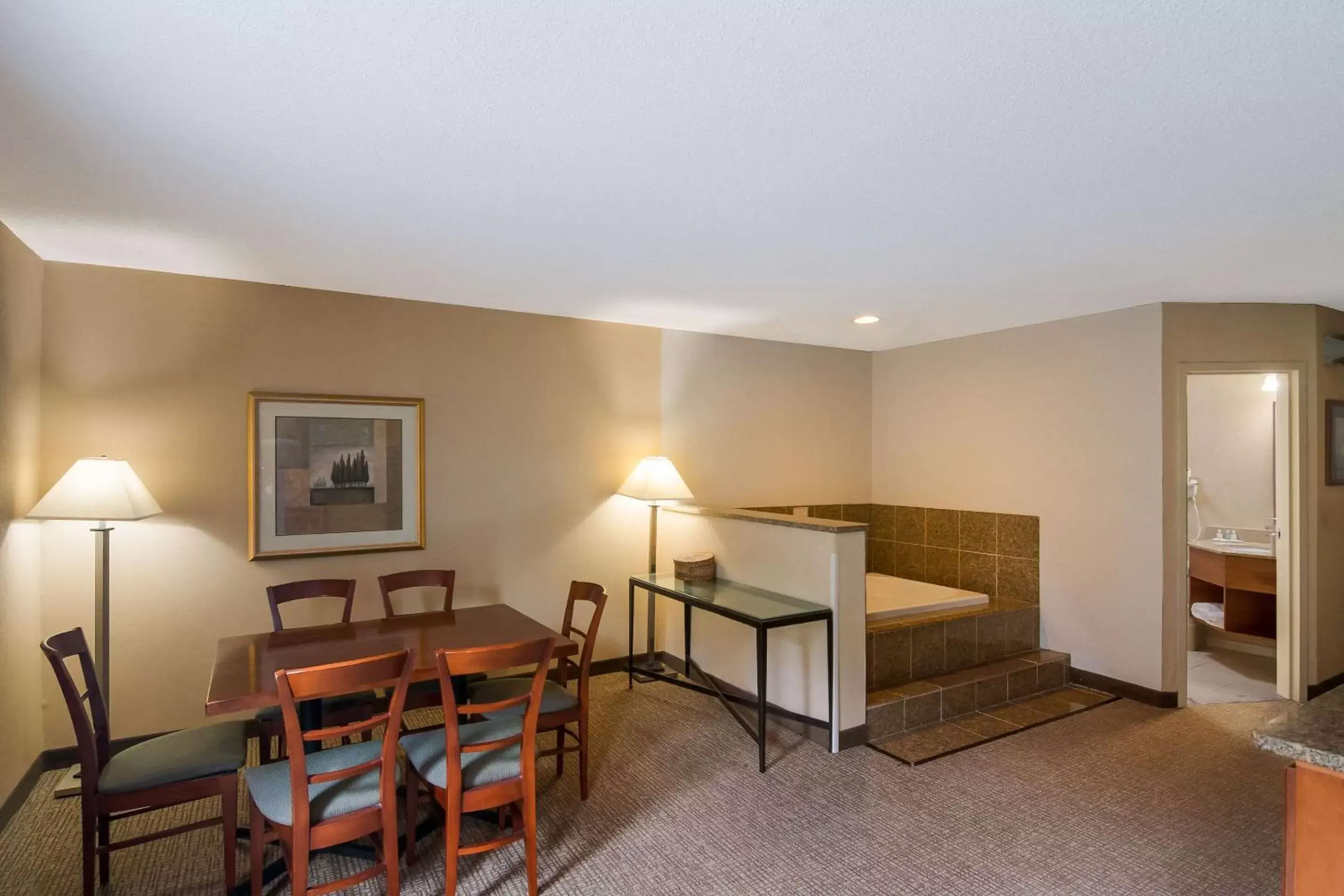 Bedroom, Dining Area in Quality Inn Mystic