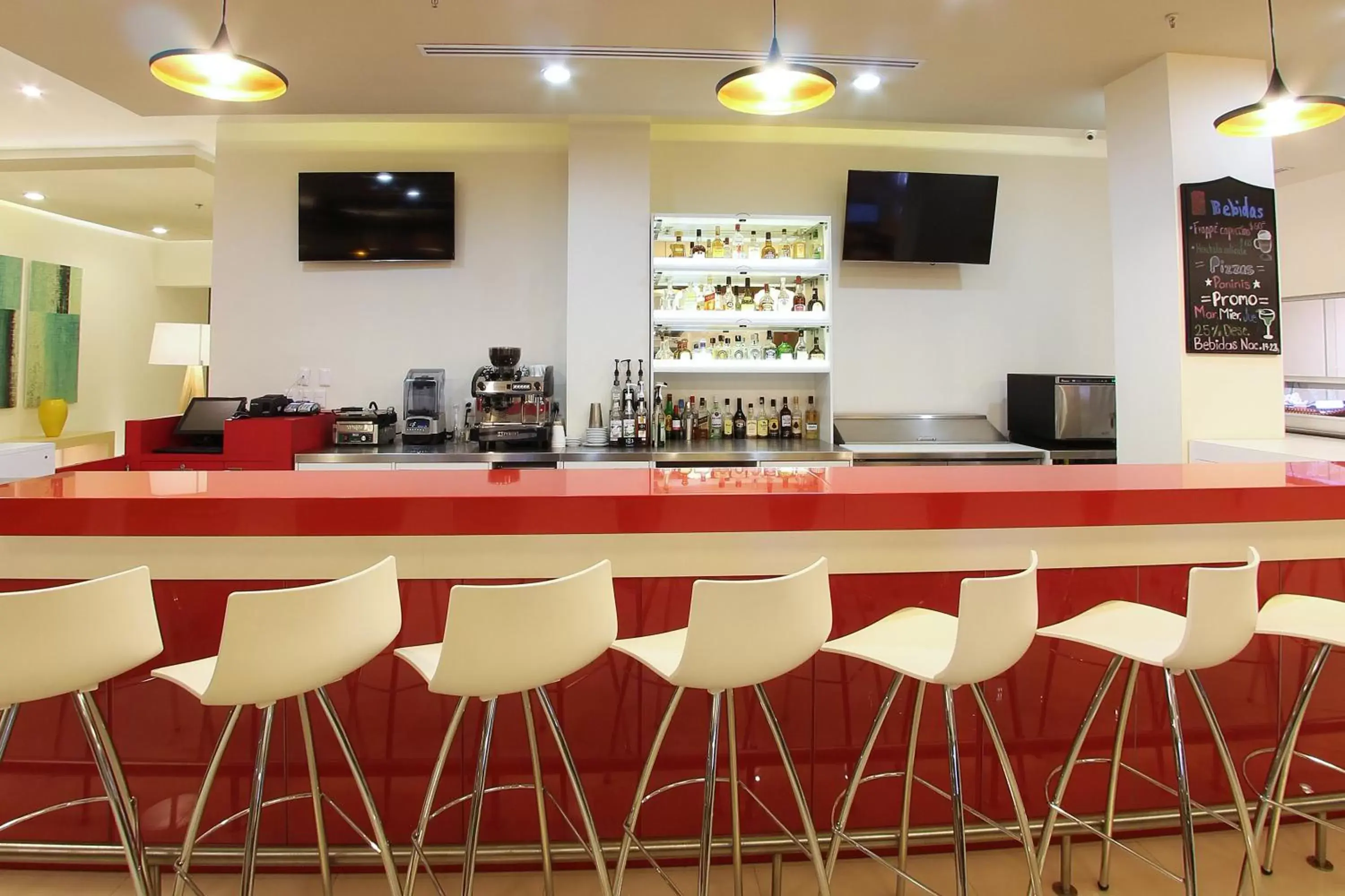 Restaurant/places to eat, Lounge/Bar in Fiesta Inn Coatzacoalcos