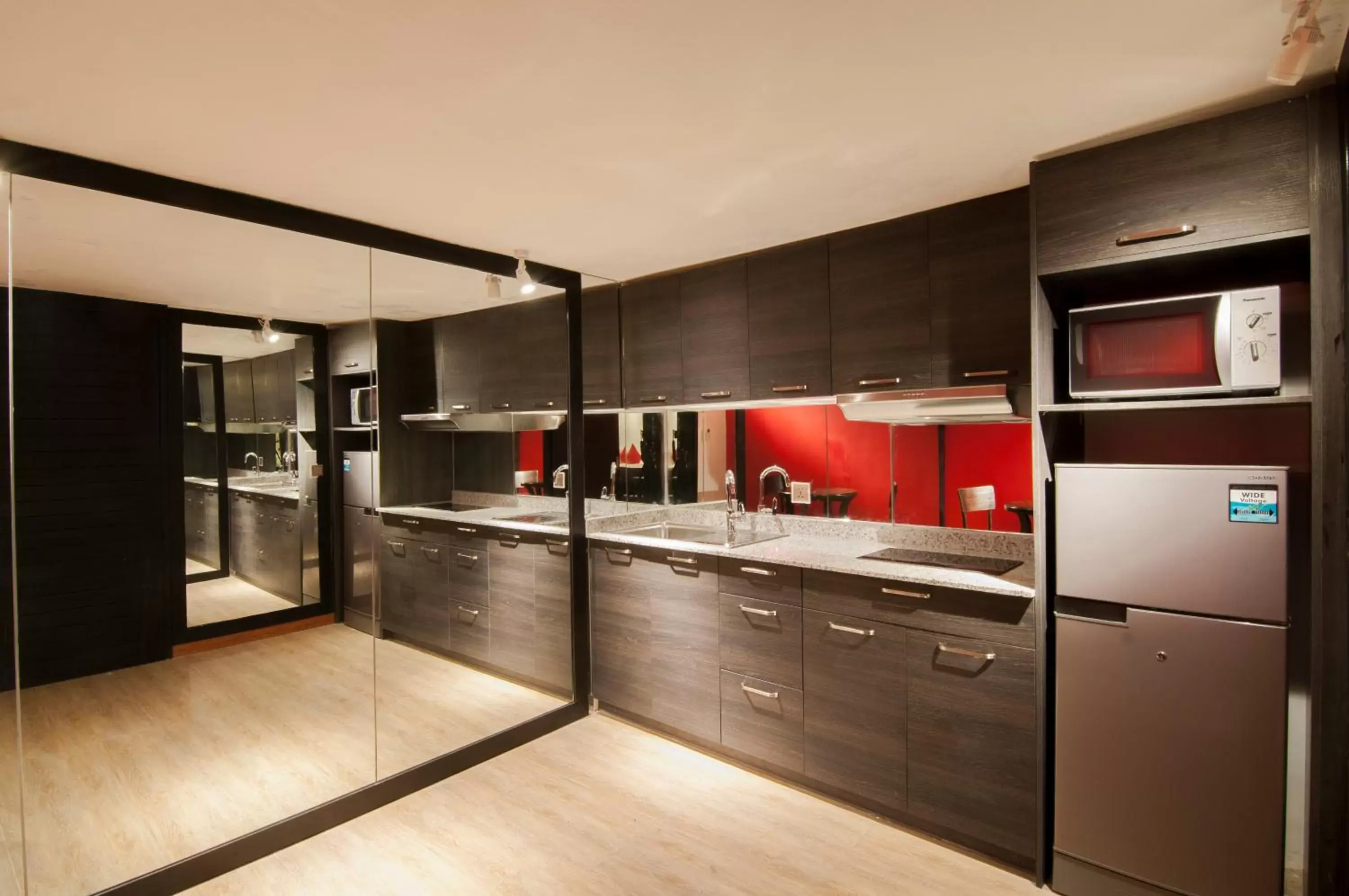 Kitchen or kitchenette, Kitchen/Kitchenette in La Rose Suites