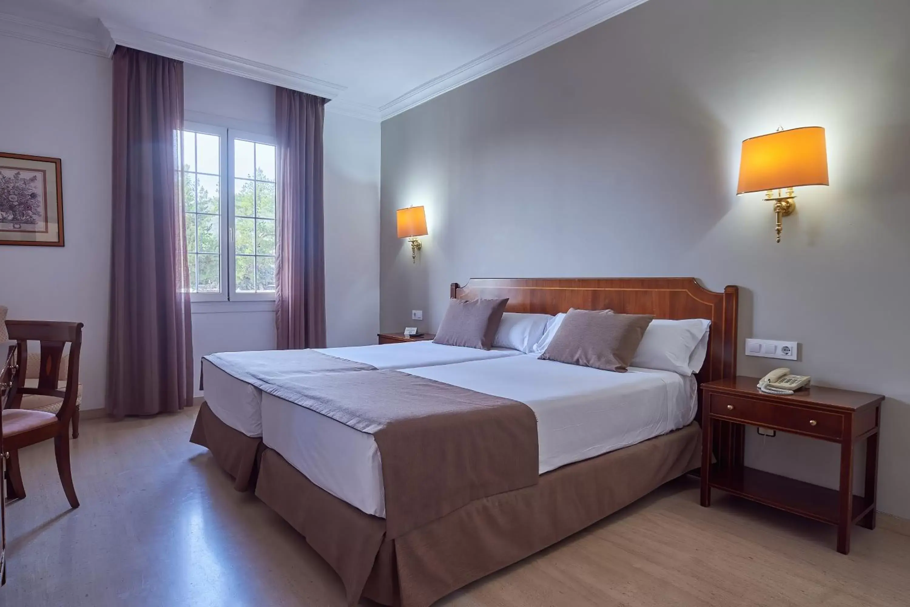 Photo of the whole room, Bed in Crisol Jardines de Córdoba