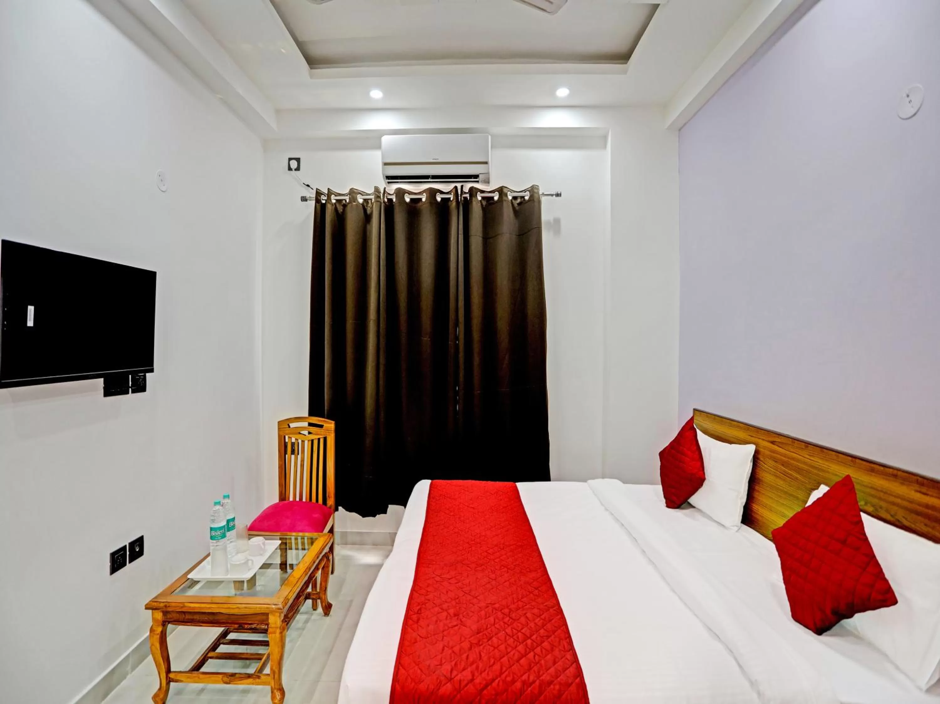 Bed in Hotel Golden Admire - Couple Friendly Hotel Noida Sector - 56