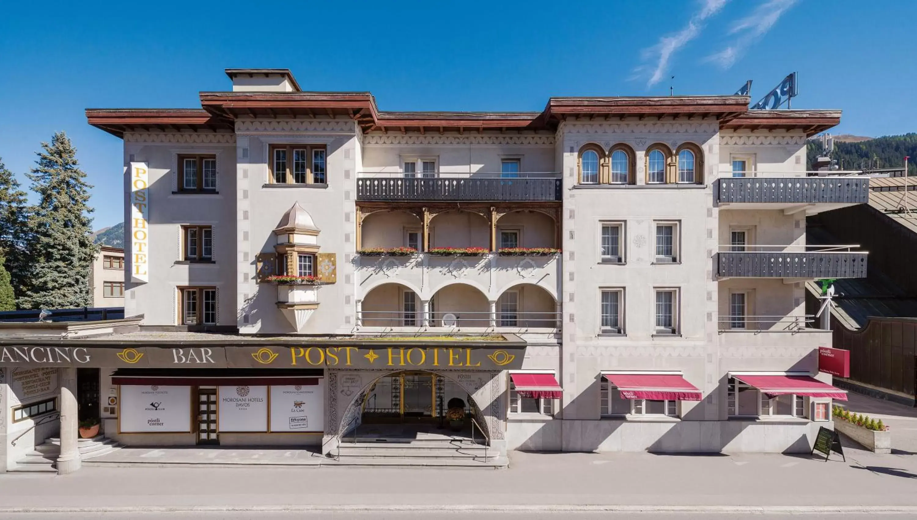 Facade/entrance, Property Building in Morosani Posthotel